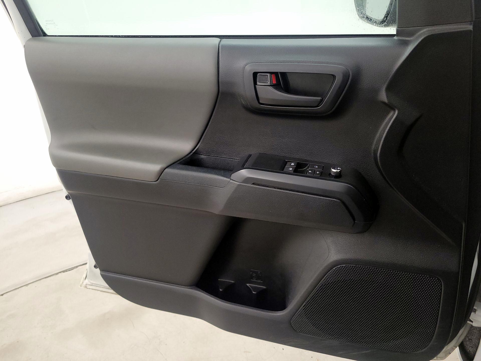 Thumbnail: 2016 Toyota Tacoma - 12