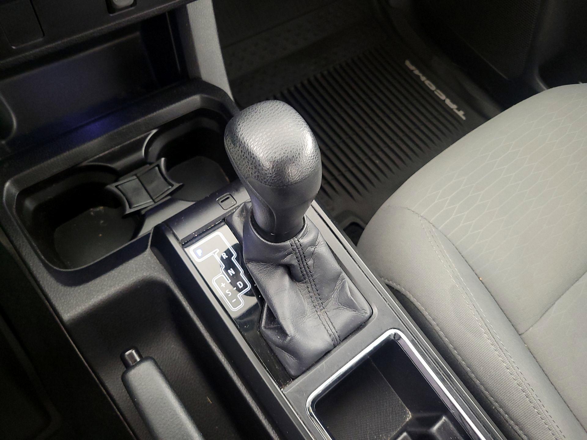 Thumbnail: 2016 Toyota Tacoma - 16