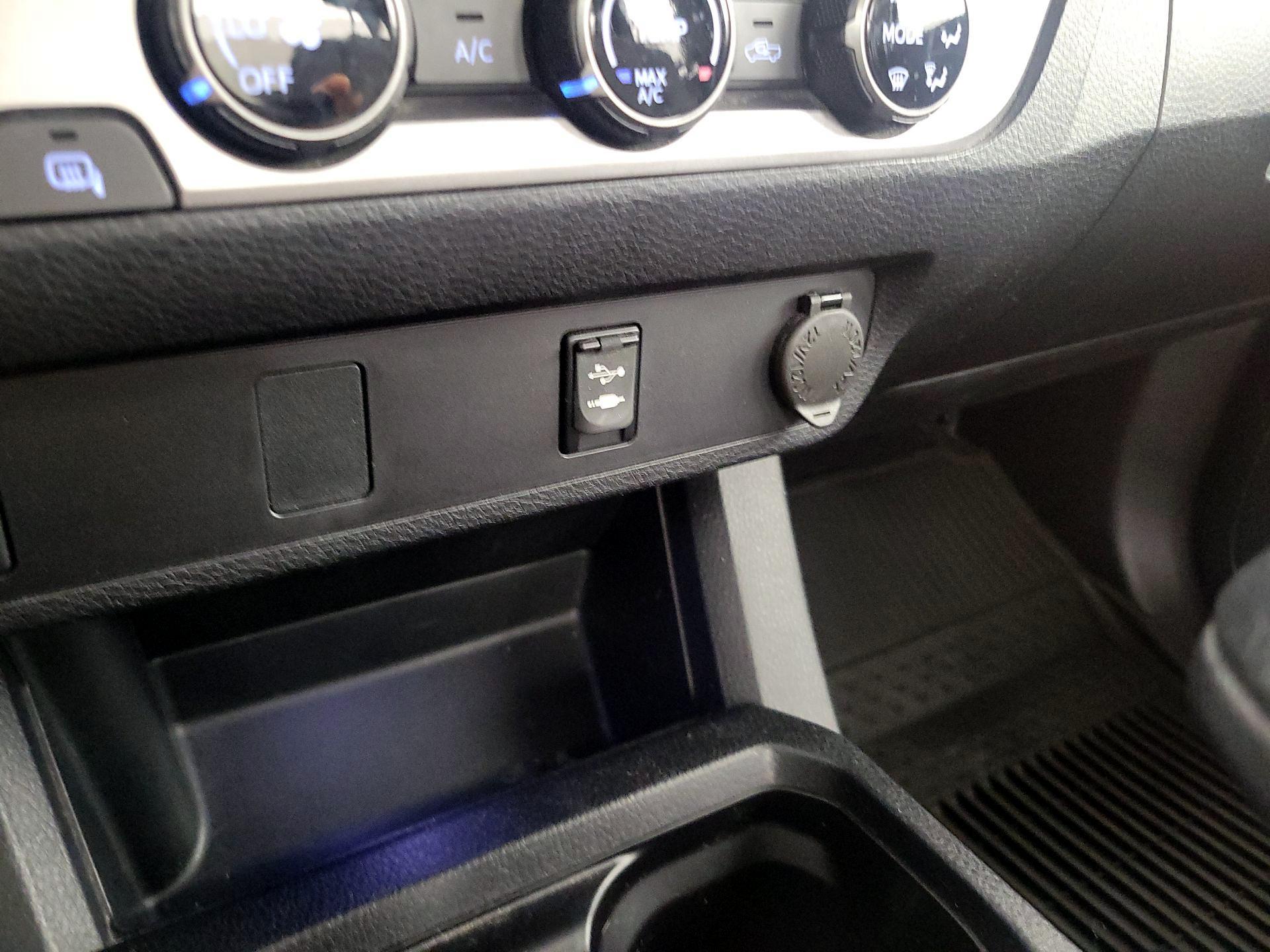 Thumbnail: 2016 Toyota Tacoma - 17