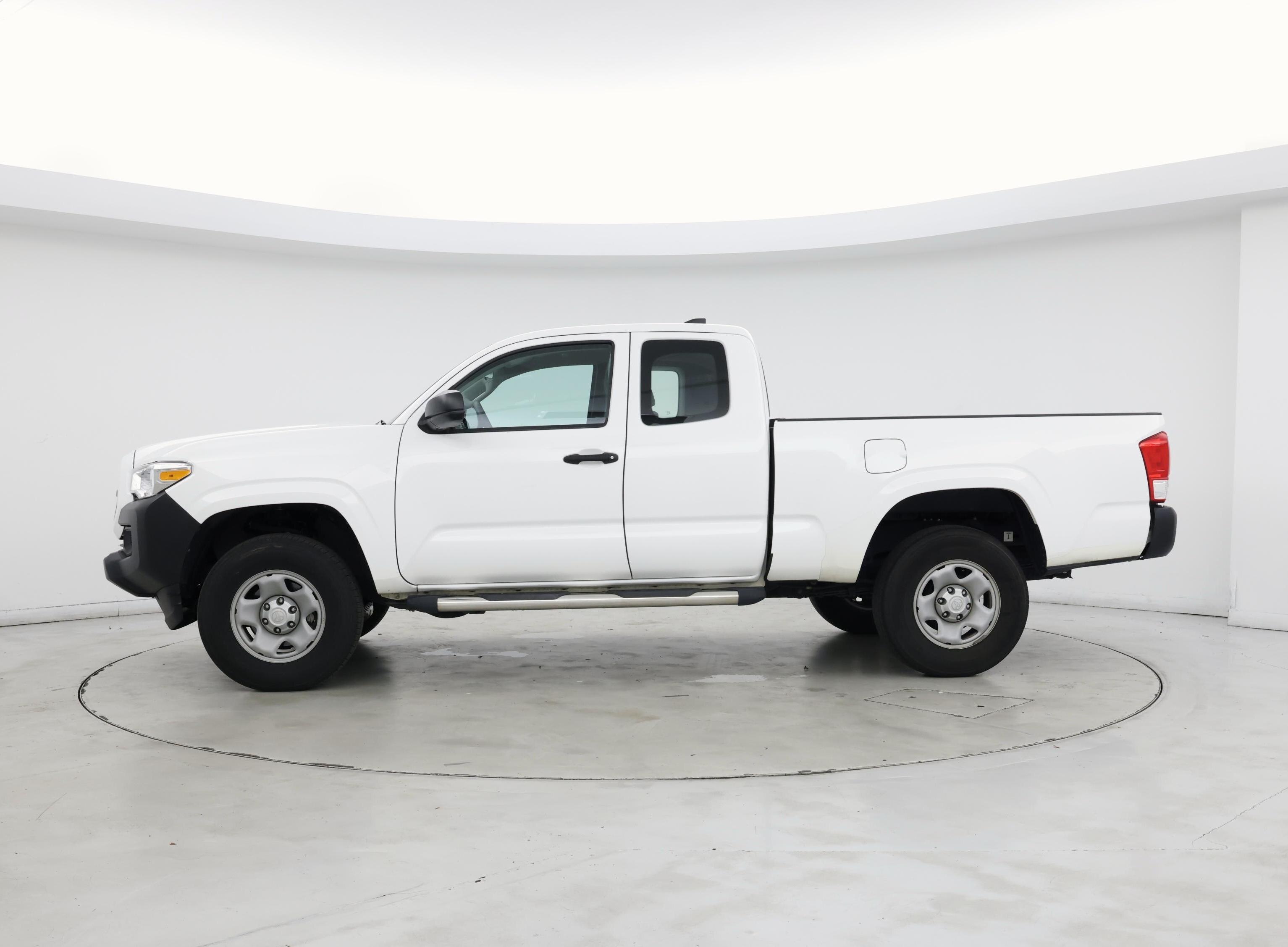 Thumbnail: 2016 Toyota Tacoma - 3