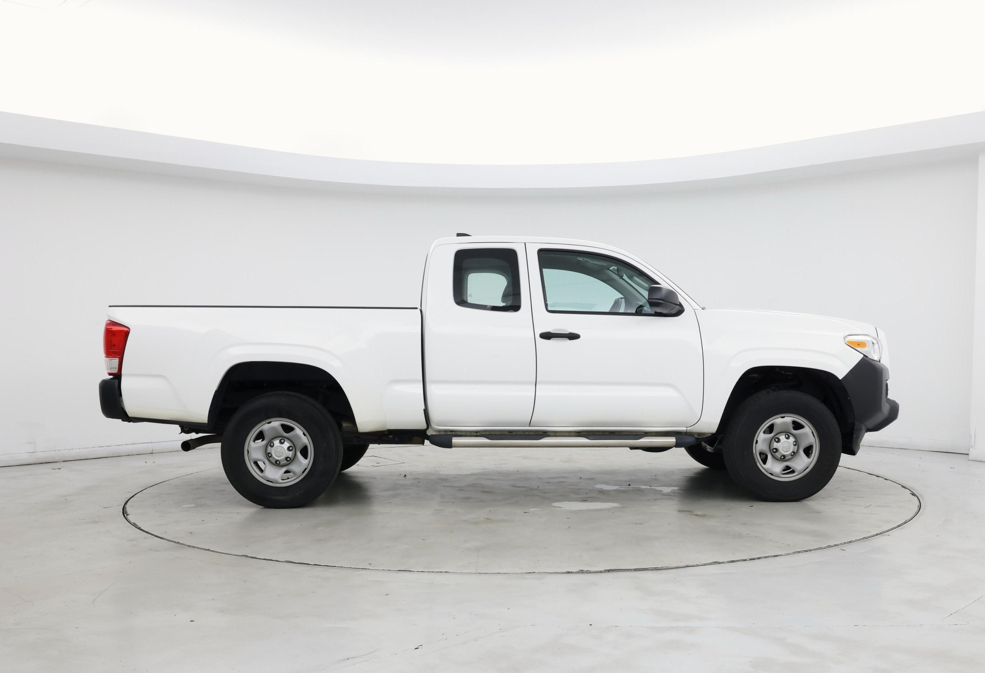 Thumbnail: 2016 Toyota Tacoma - 7