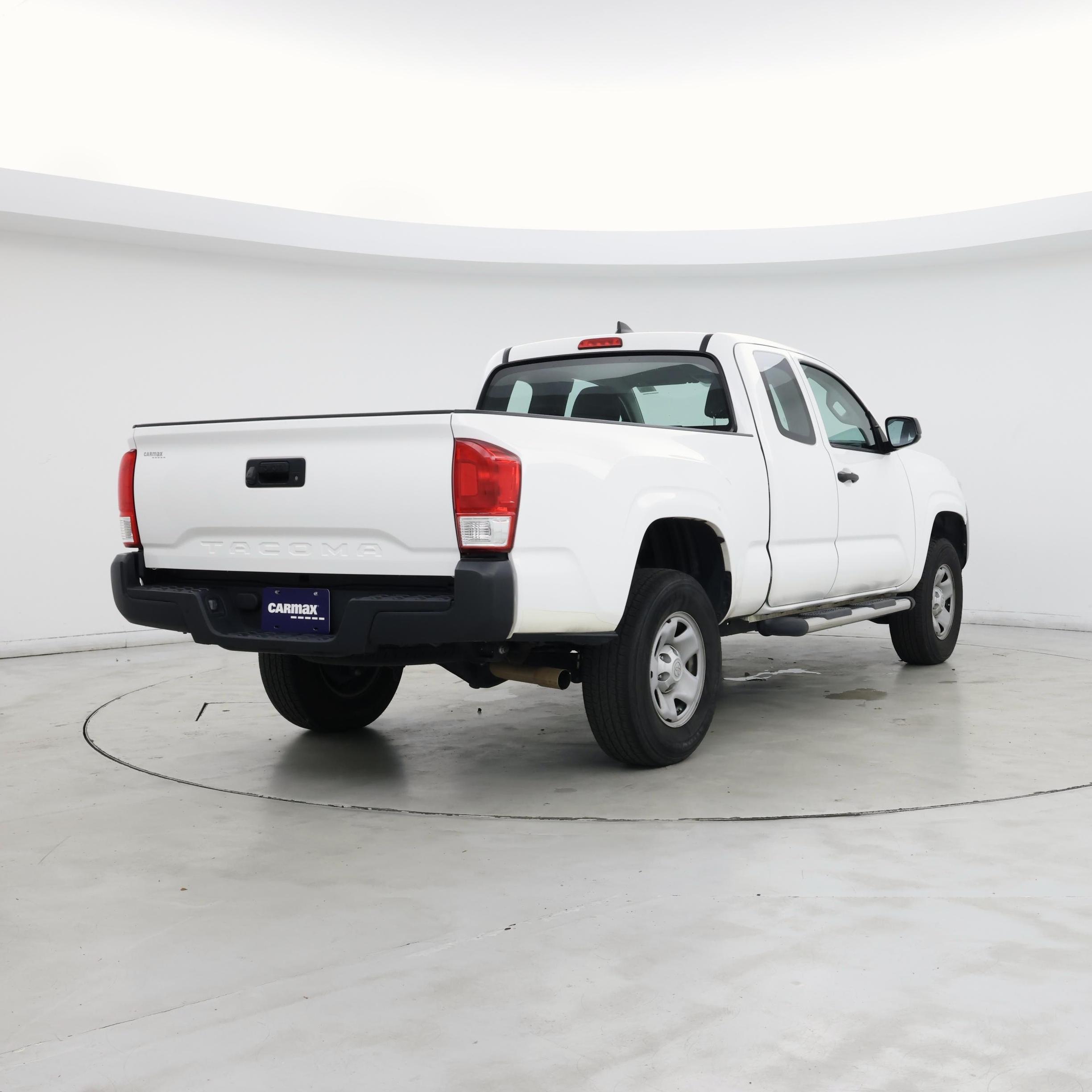 Thumbnail: 2016 Toyota Tacoma - 8