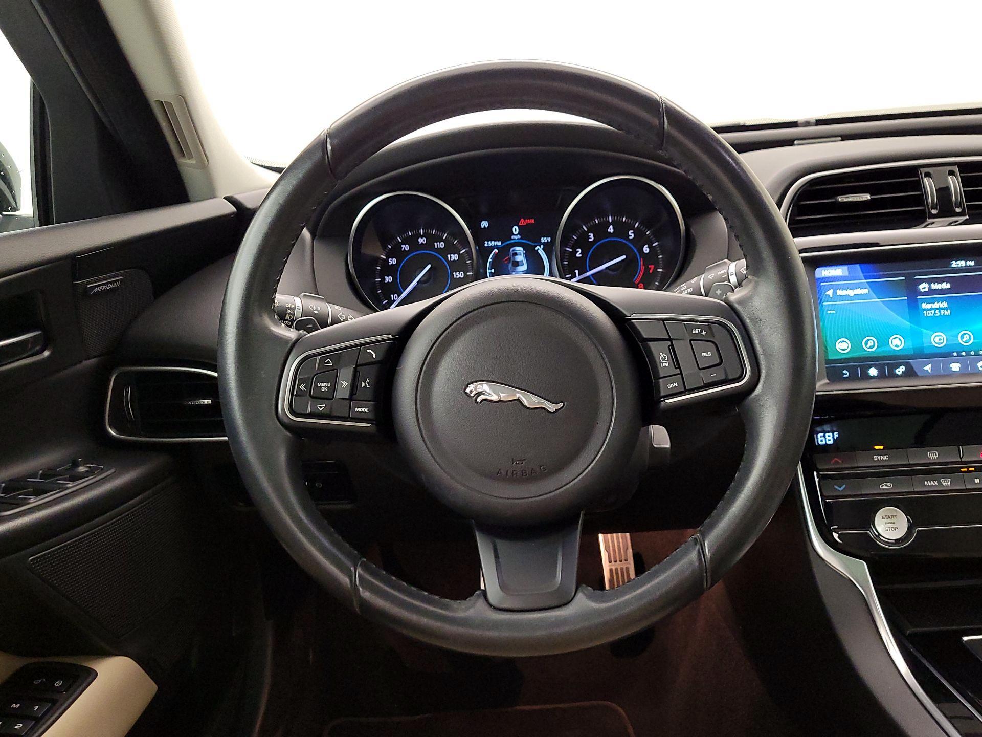 Thumbnail: 2019 Jaguar XE - 10