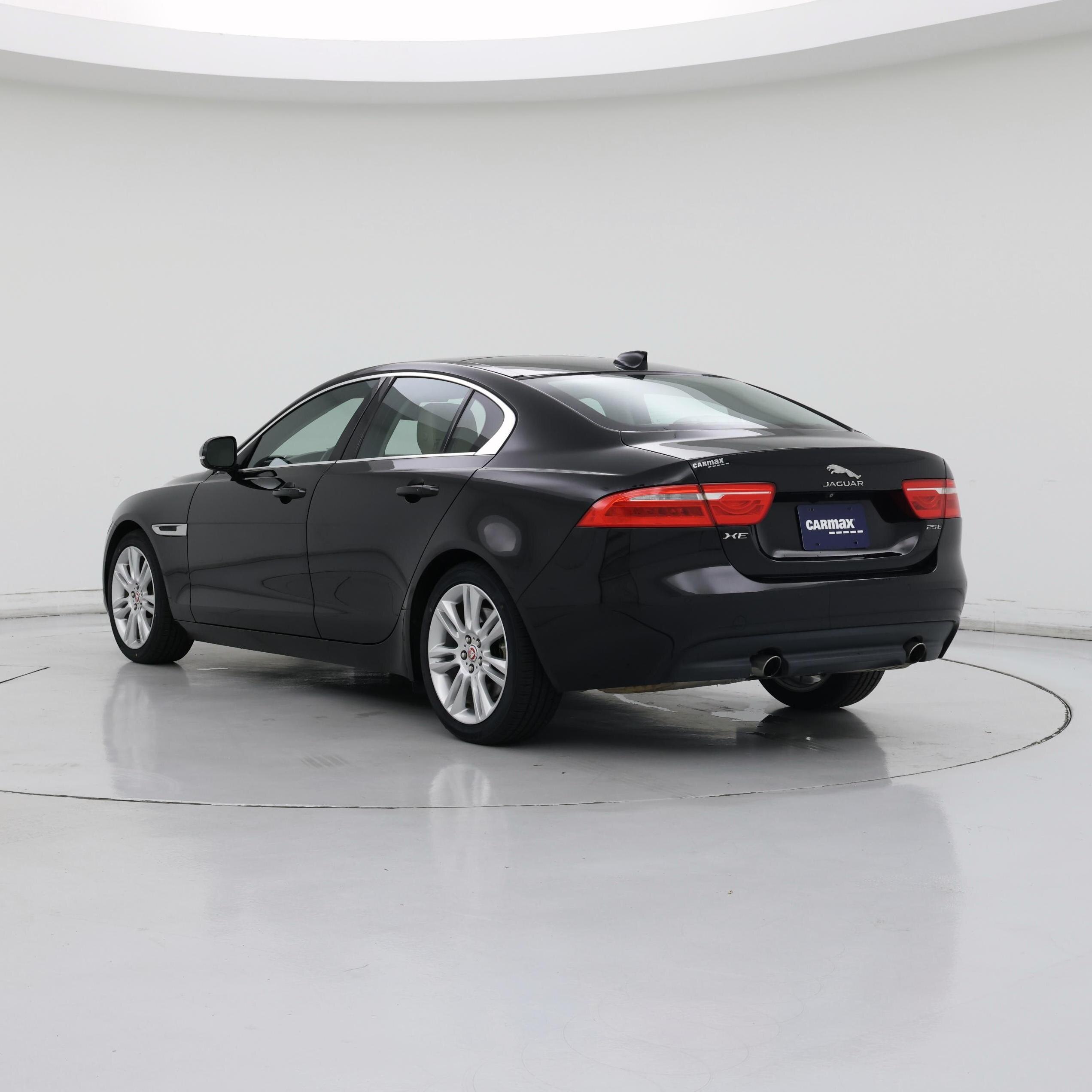 Thumbnail: 2019 Jaguar XE - 2