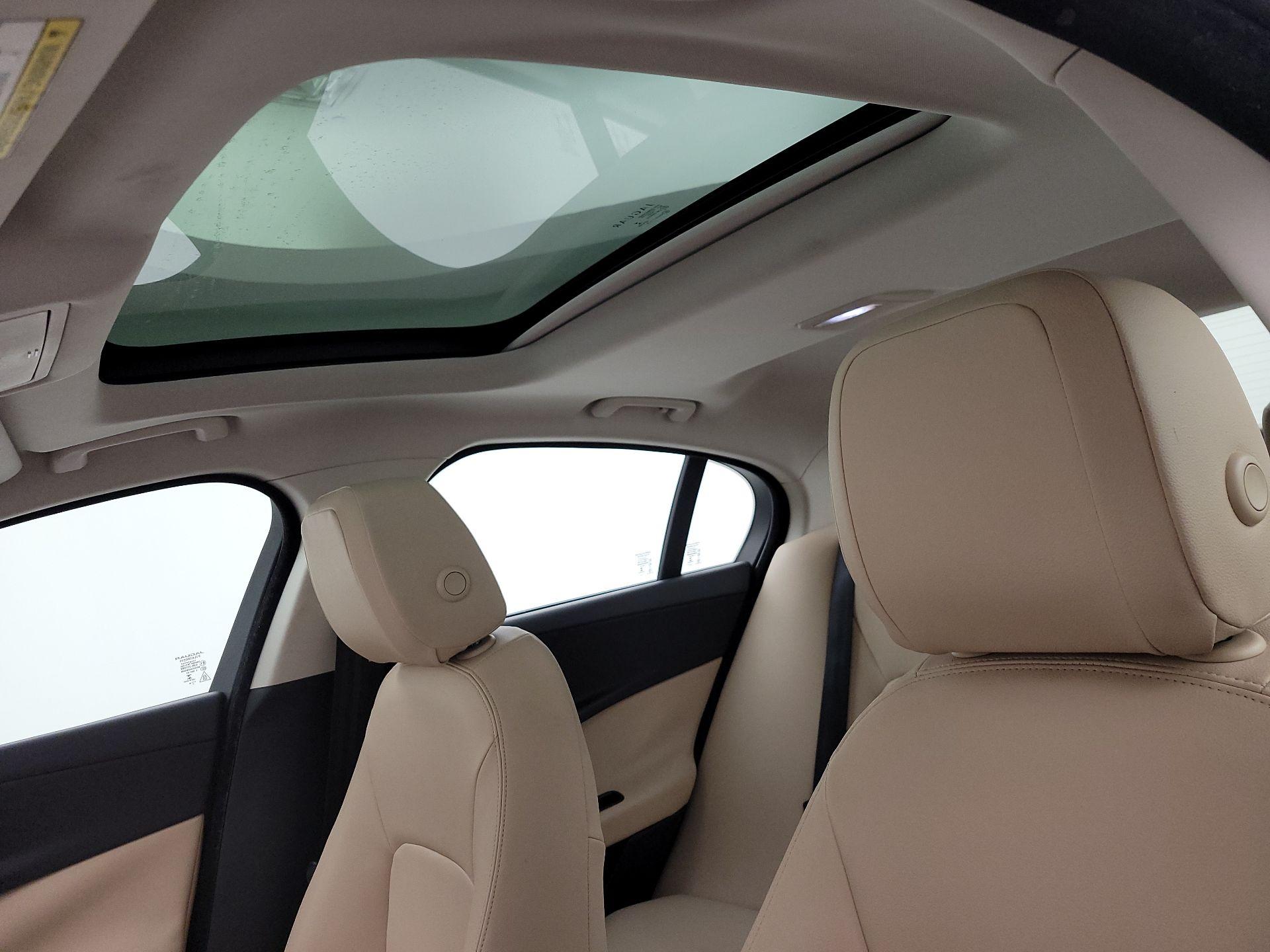 Thumbnail: 2019 Jaguar XE - 19