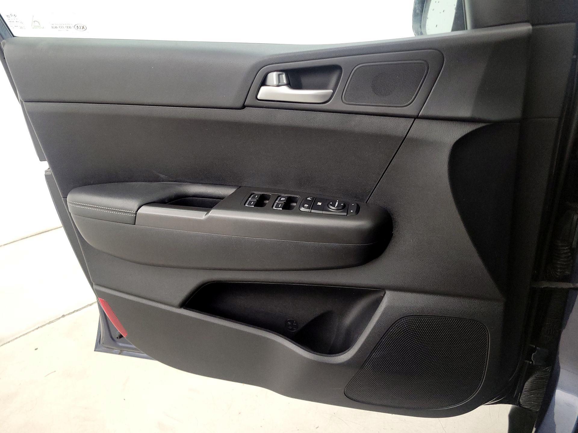 Thumbnail: 2017 Kia Sportage - 12