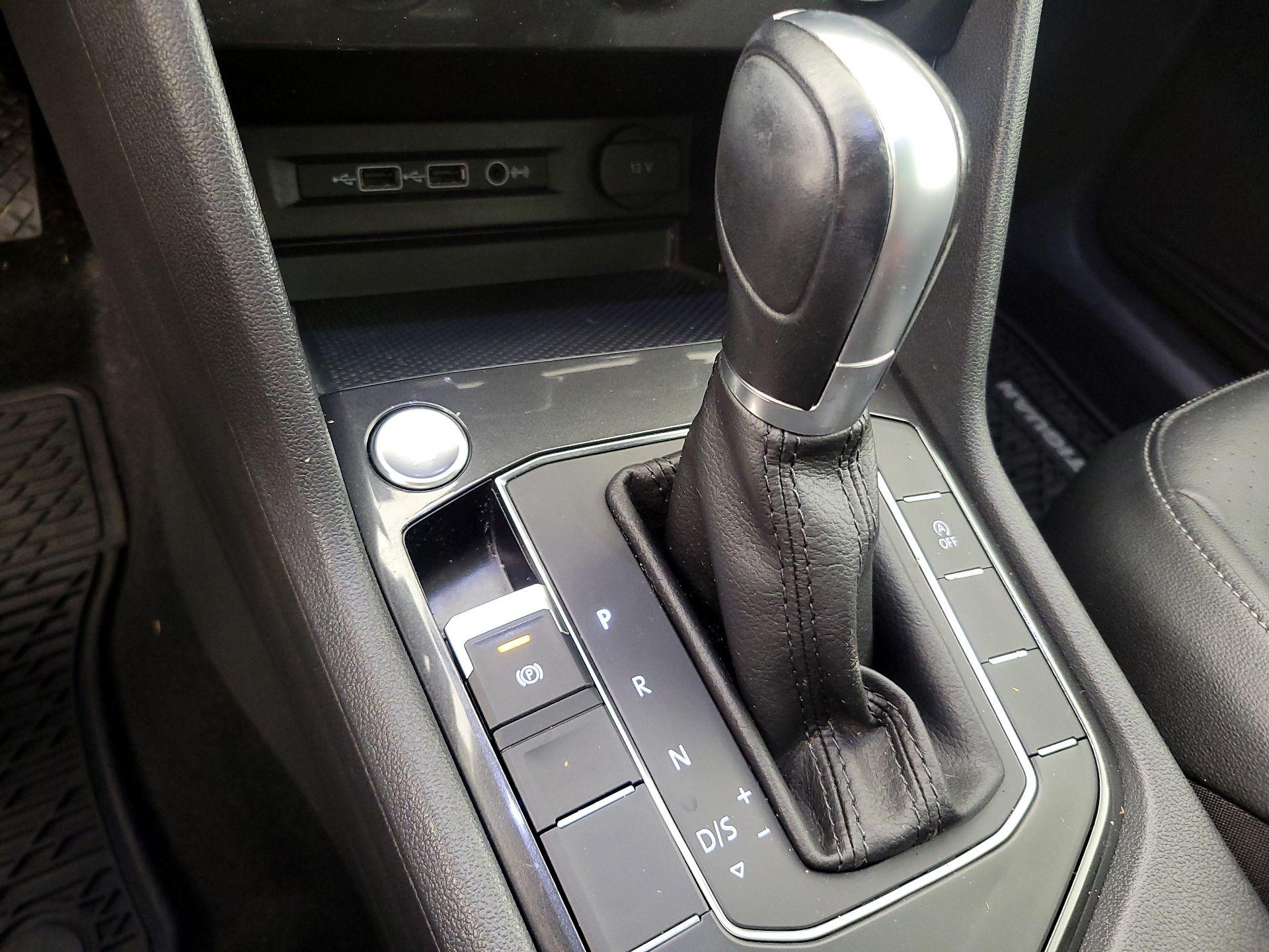 Thumbnail: 2018 Volkswagen Tiguan - 17