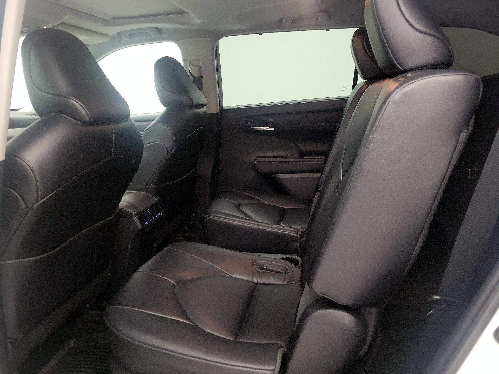 Thumbnail: 2022 Toyota Highlander - 18