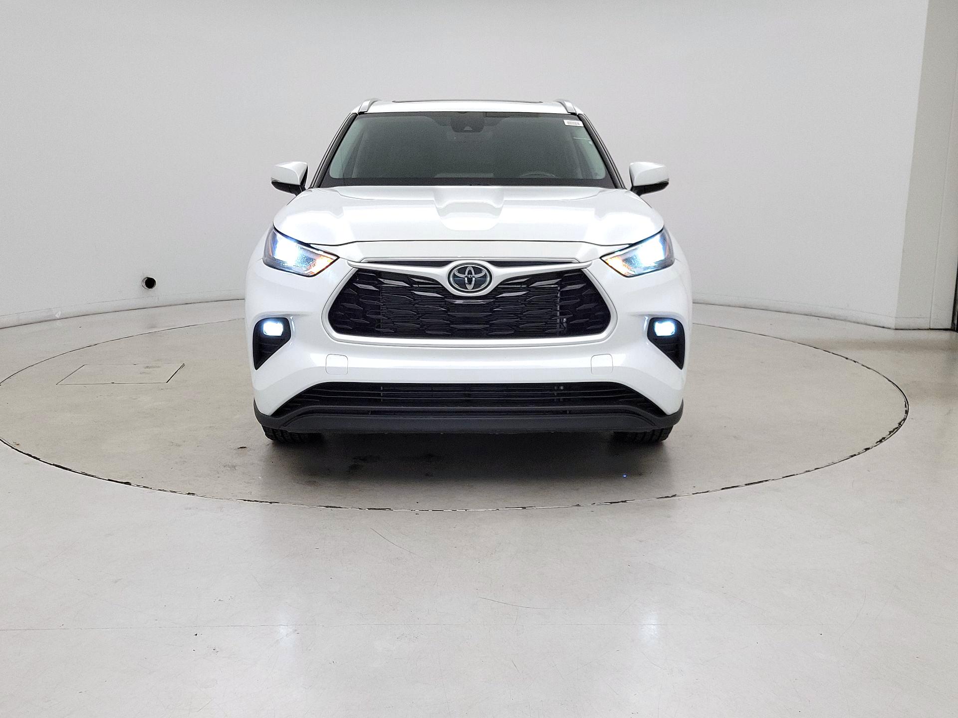 Thumbnail: 2022 Toyota Highlander - 2