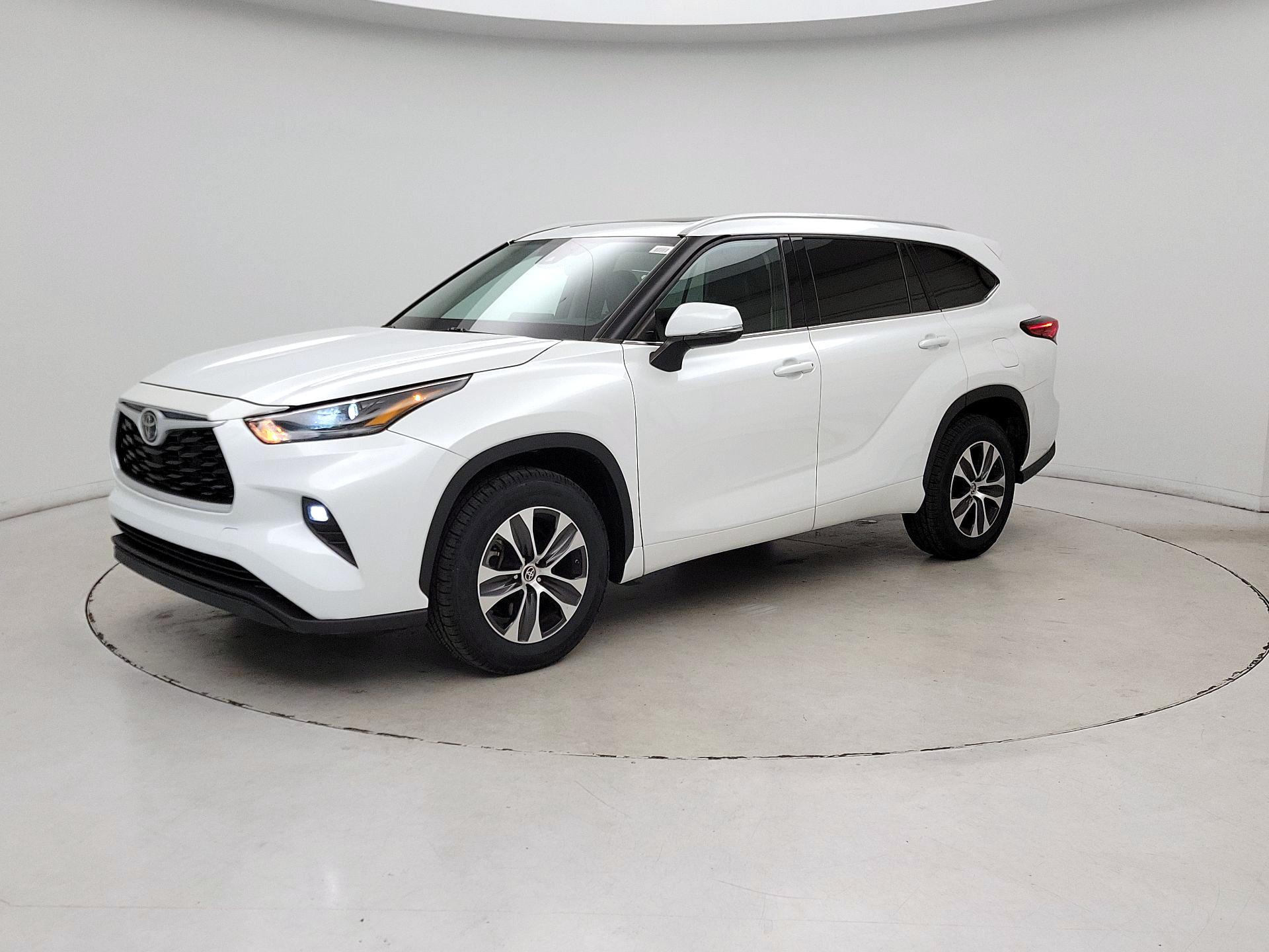 Thumbnail: 2022 Toyota Highlander - 3