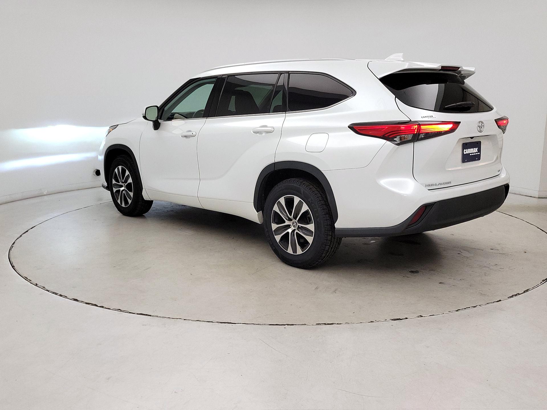 Thumbnail: 2022 Toyota Highlander - 7
