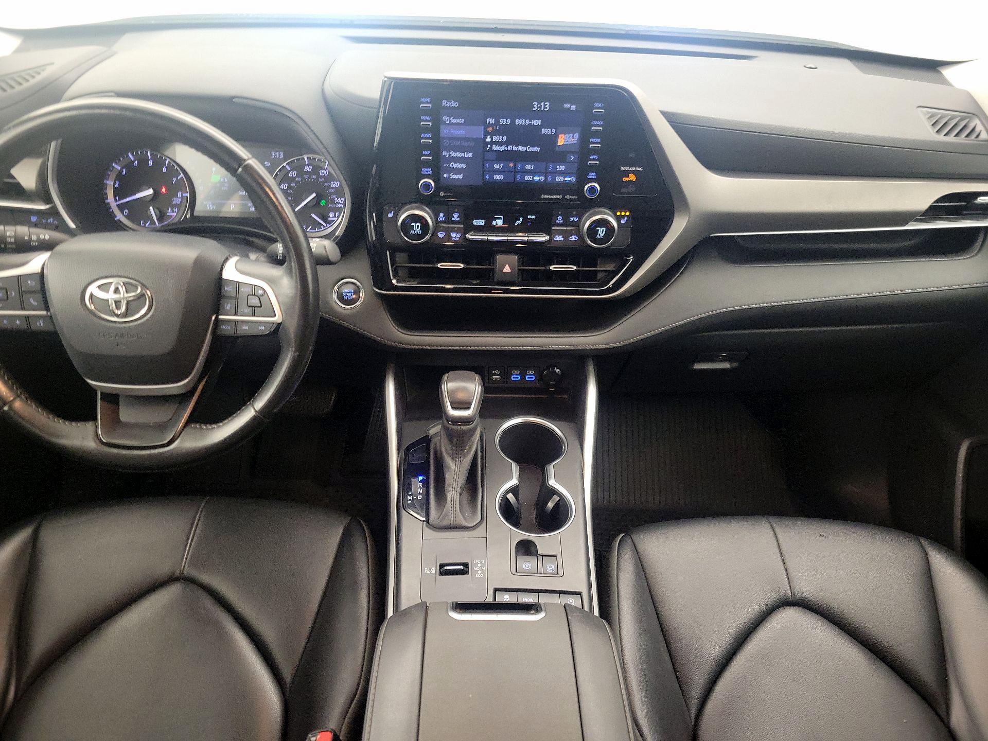 Thumbnail: 2022 Toyota Highlander - 8