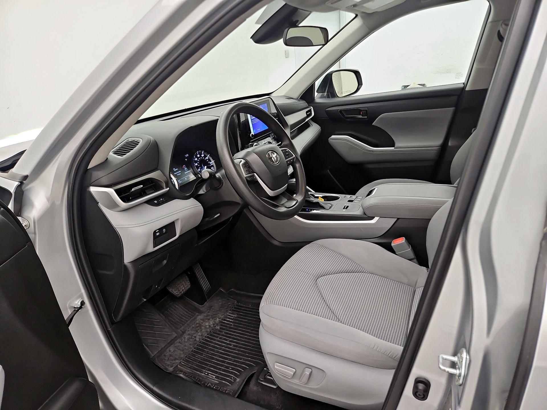 Thumbnail: 2023 Toyota Highlander - 11