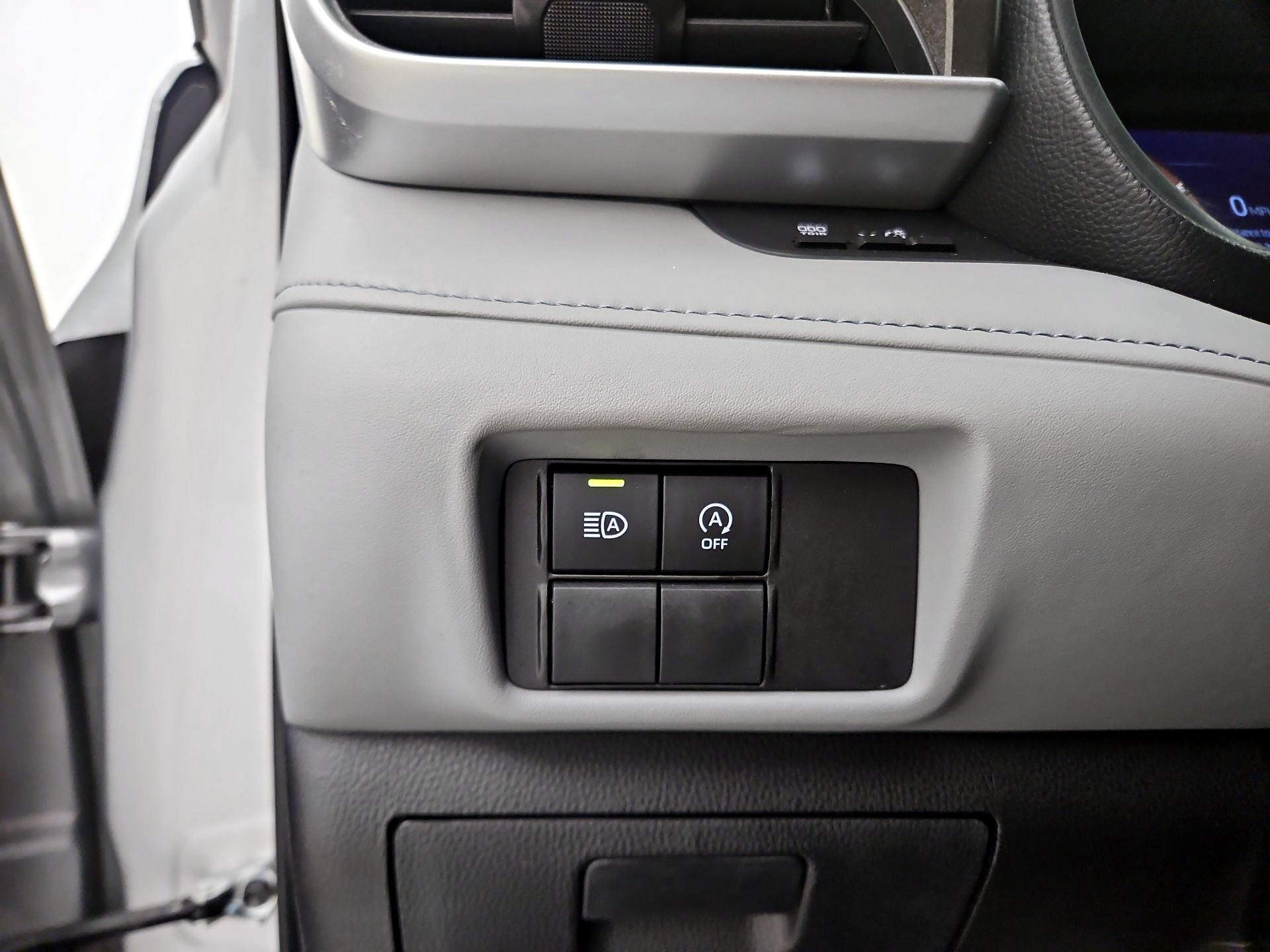 Thumbnail: 2023 Toyota Highlander - 13