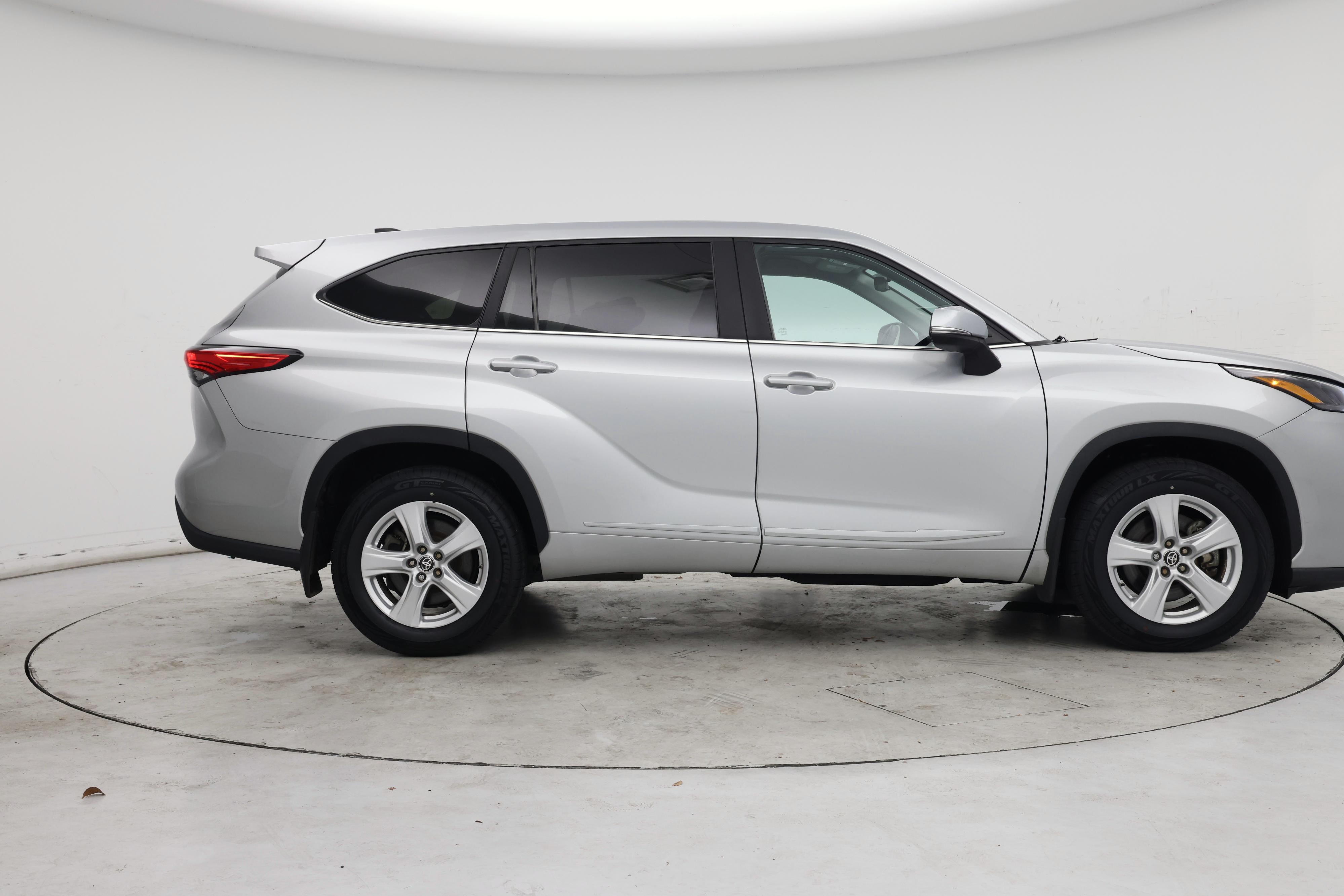 Thumbnail: 2023 Toyota Highlander - 7