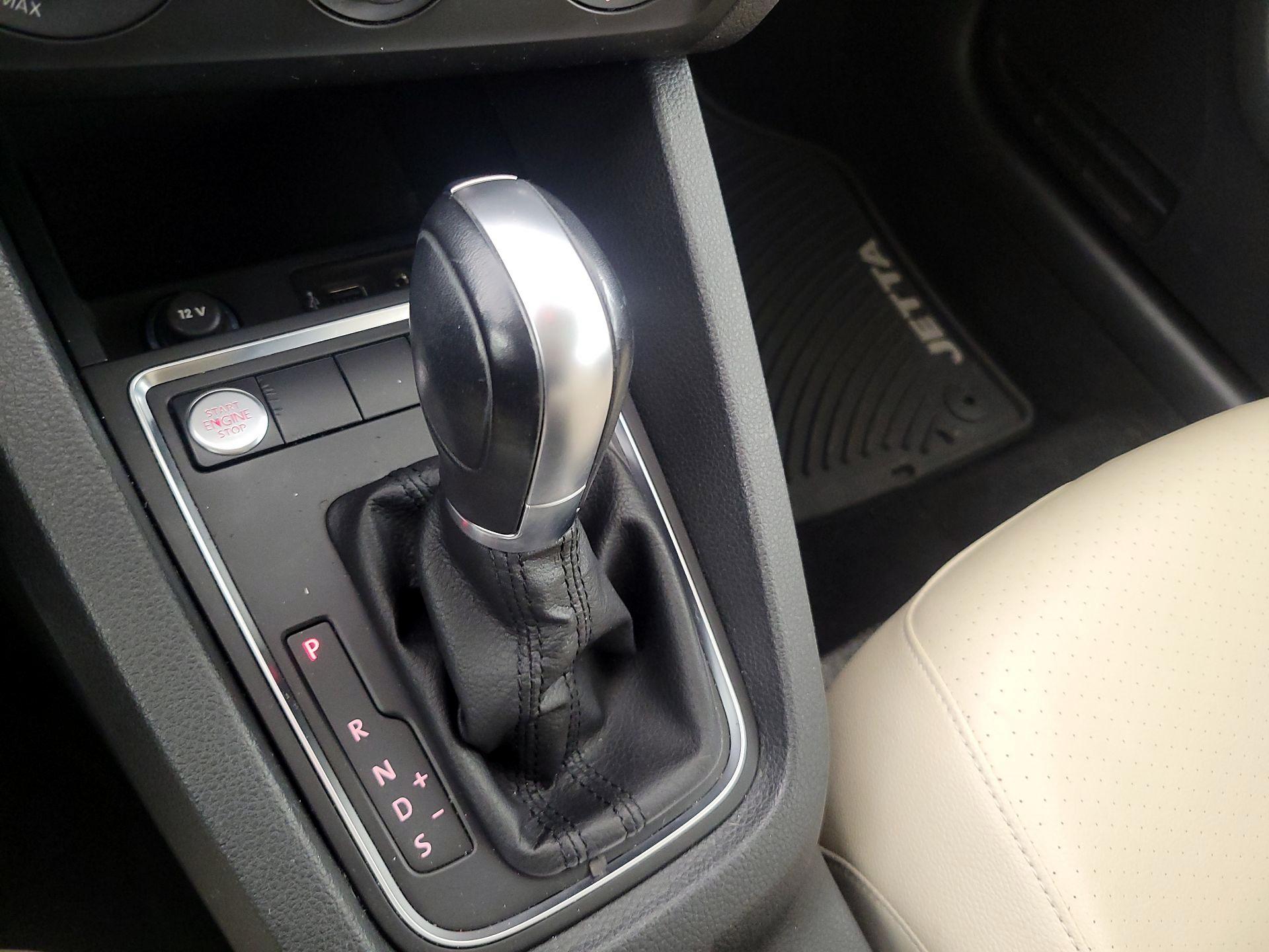 Thumbnail: 2018 Volkswagen Jetta - 17