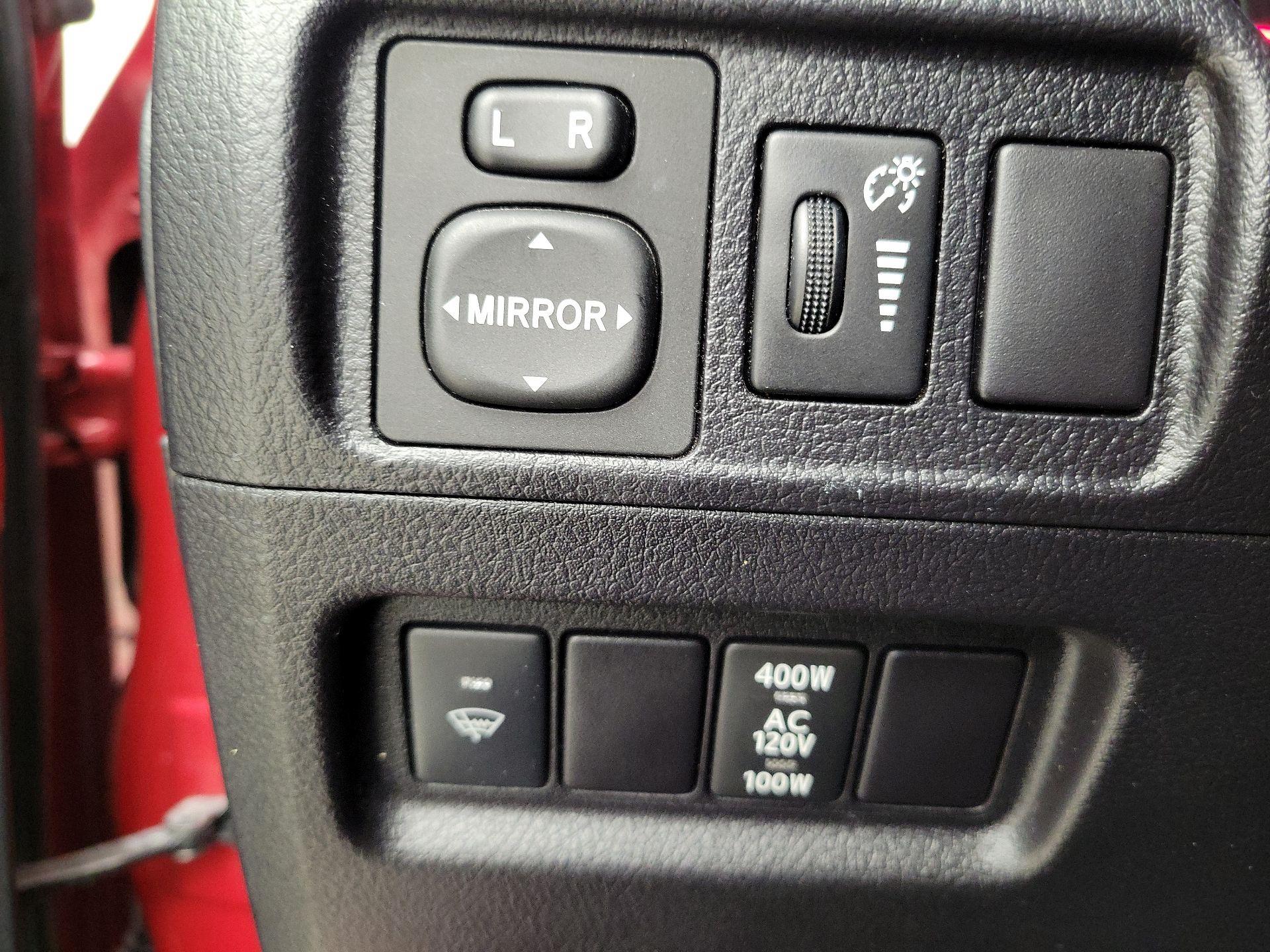 Thumbnail: 2016 Toyota 4Runner - 13