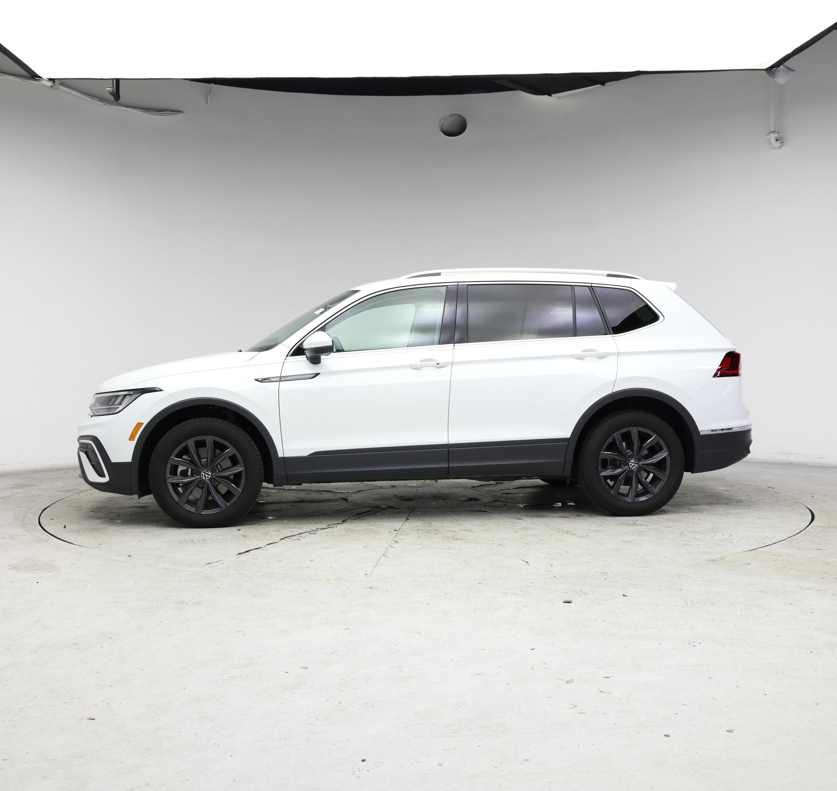 Thumbnail: 2024 Volkswagen Tiguan - 3