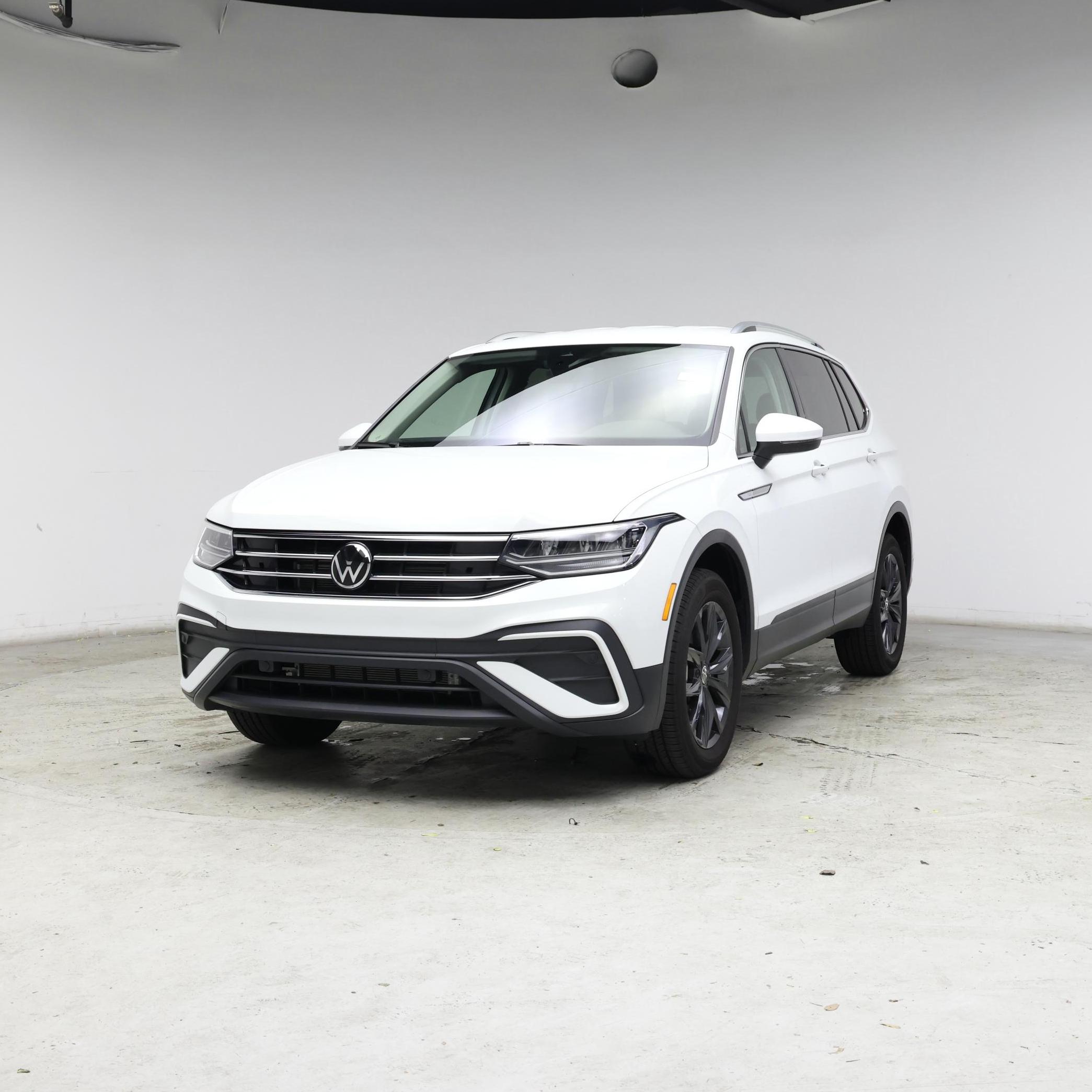 Thumbnail: 2024 Volkswagen Tiguan - 4