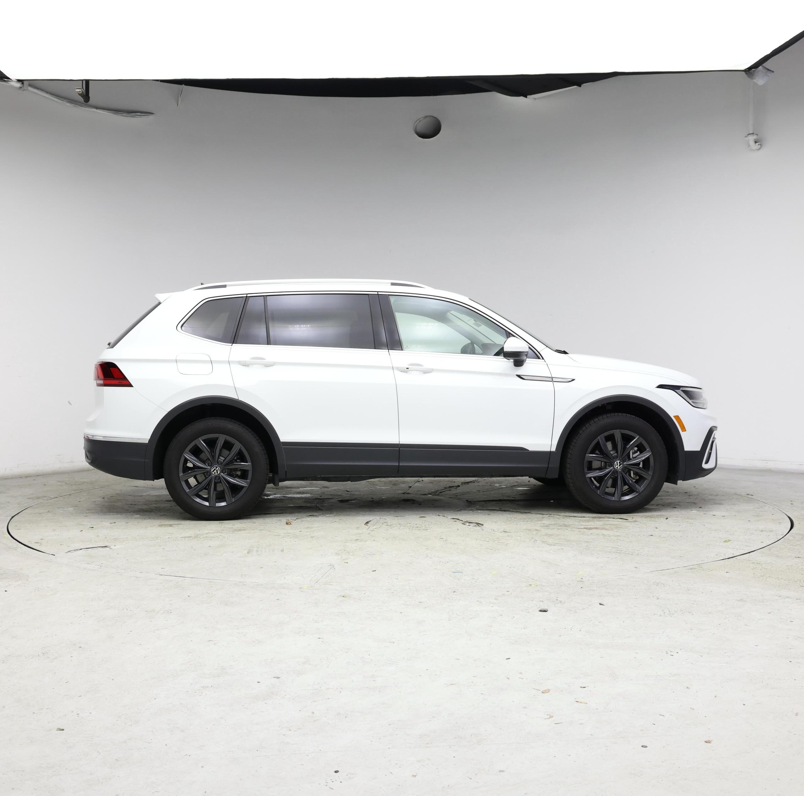 Thumbnail: 2024 Volkswagen Tiguan - 7