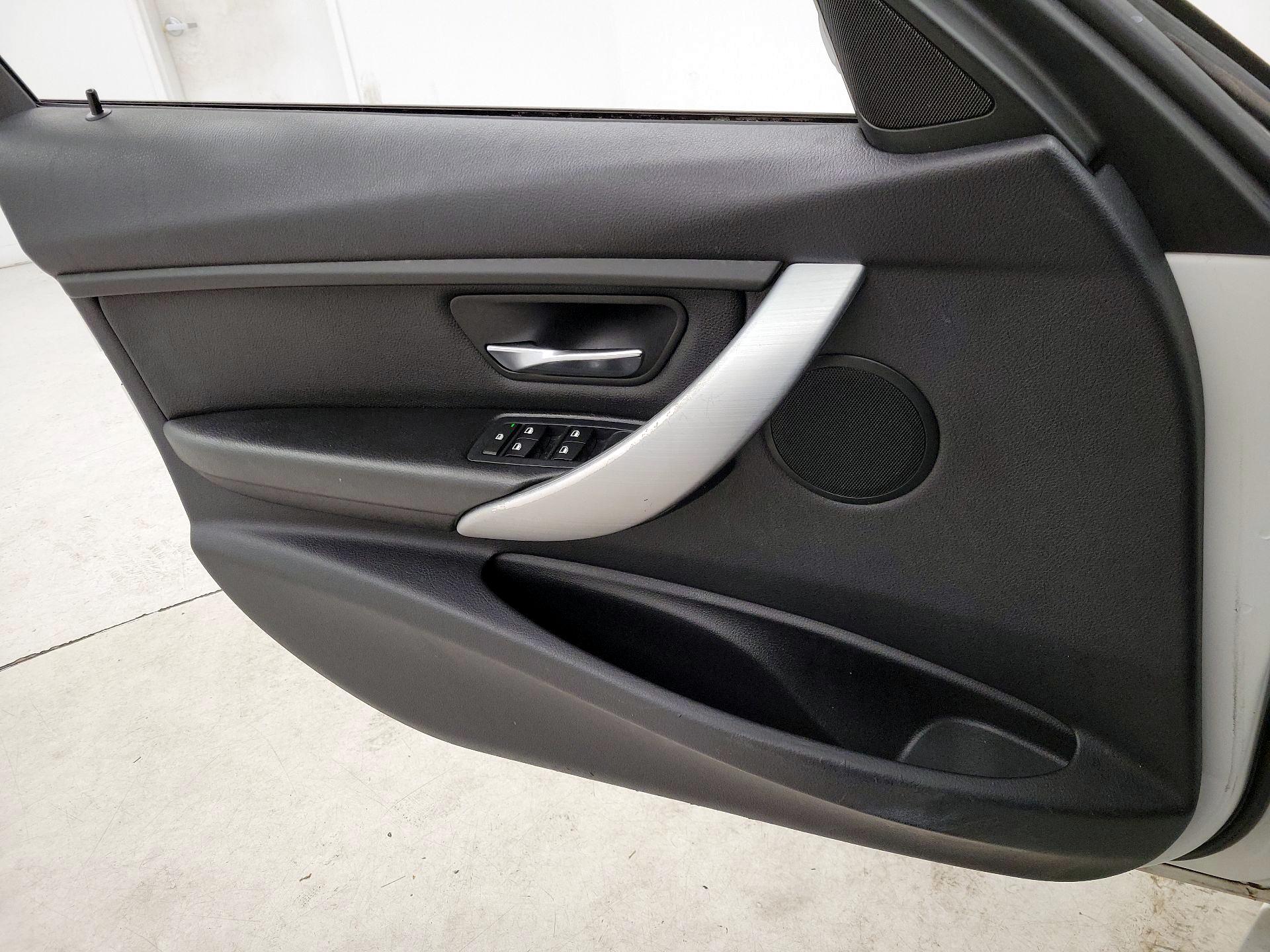 Thumbnail: 2015 BMW 3 Series - 12