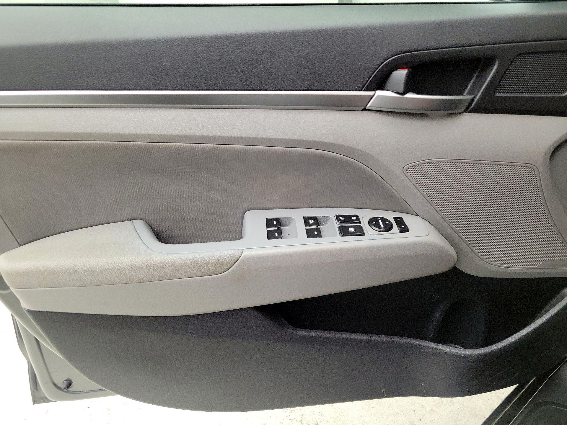 Thumbnail: 2020 Hyundai Elantra - 12