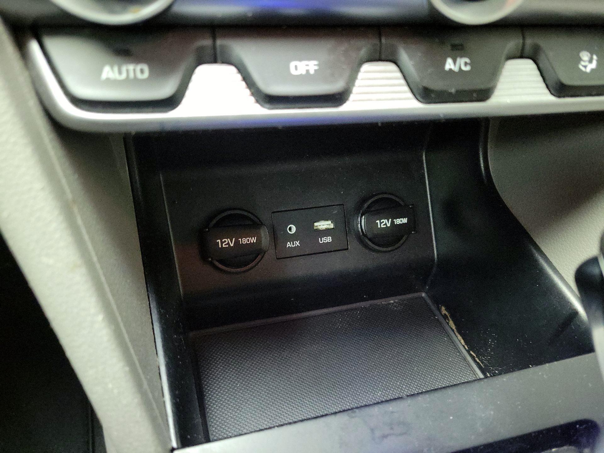 Thumbnail: 2020 Hyundai Elantra - 17