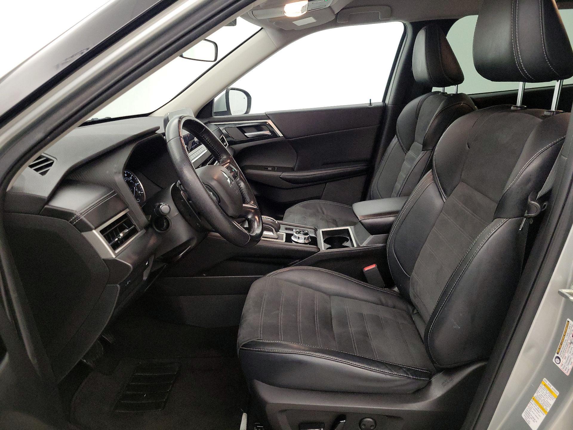 Thumbnail: 2022 Mitsubishi Outlander - 11