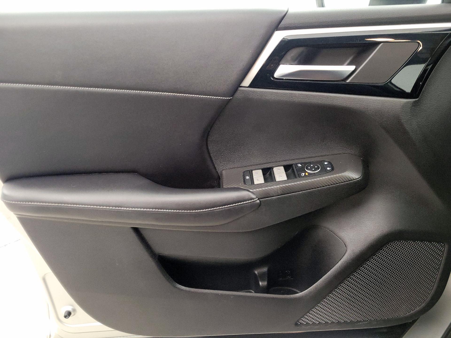 Thumbnail: 2022 Mitsubishi Outlander - 12