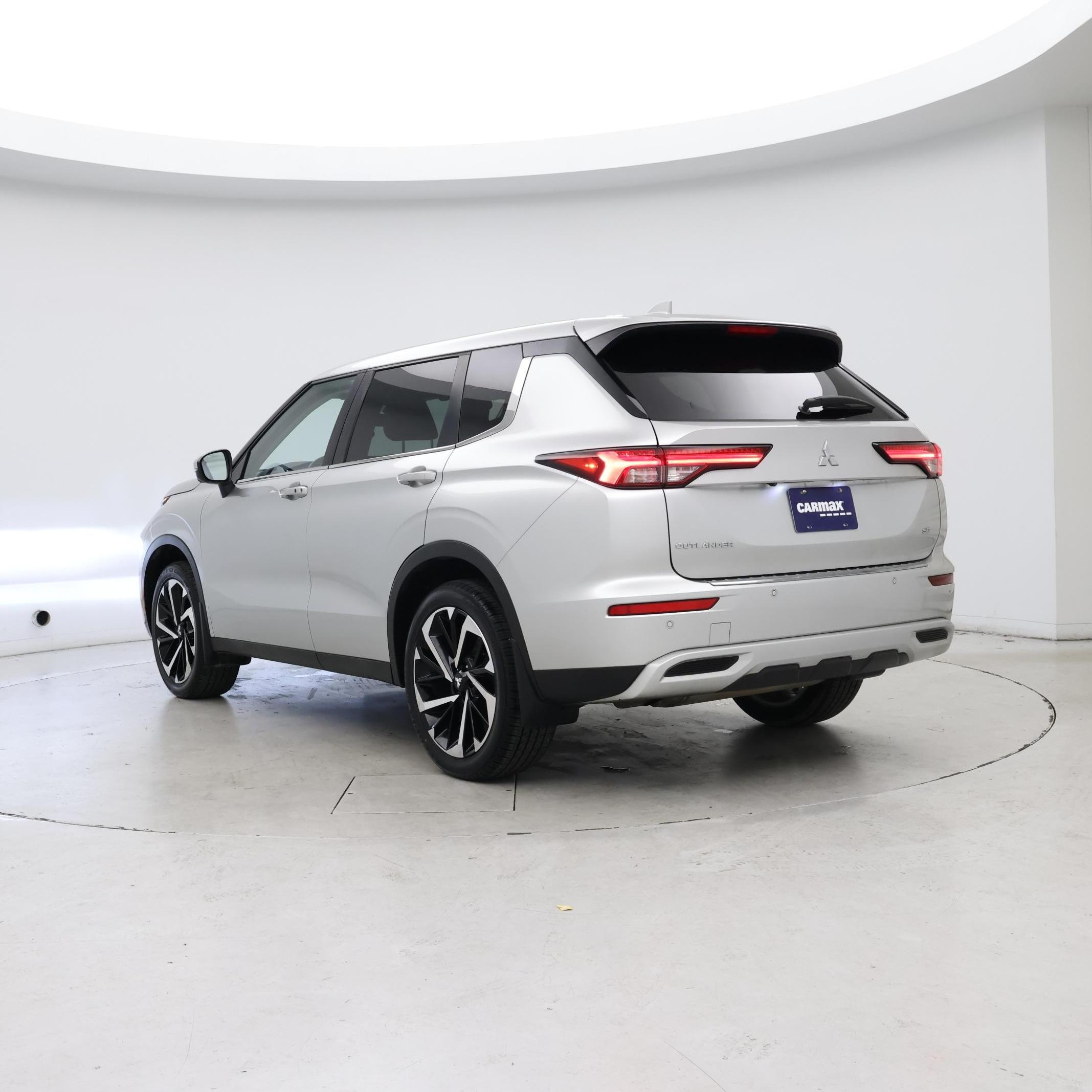 Thumbnail: 2022 Mitsubishi Outlander - 2