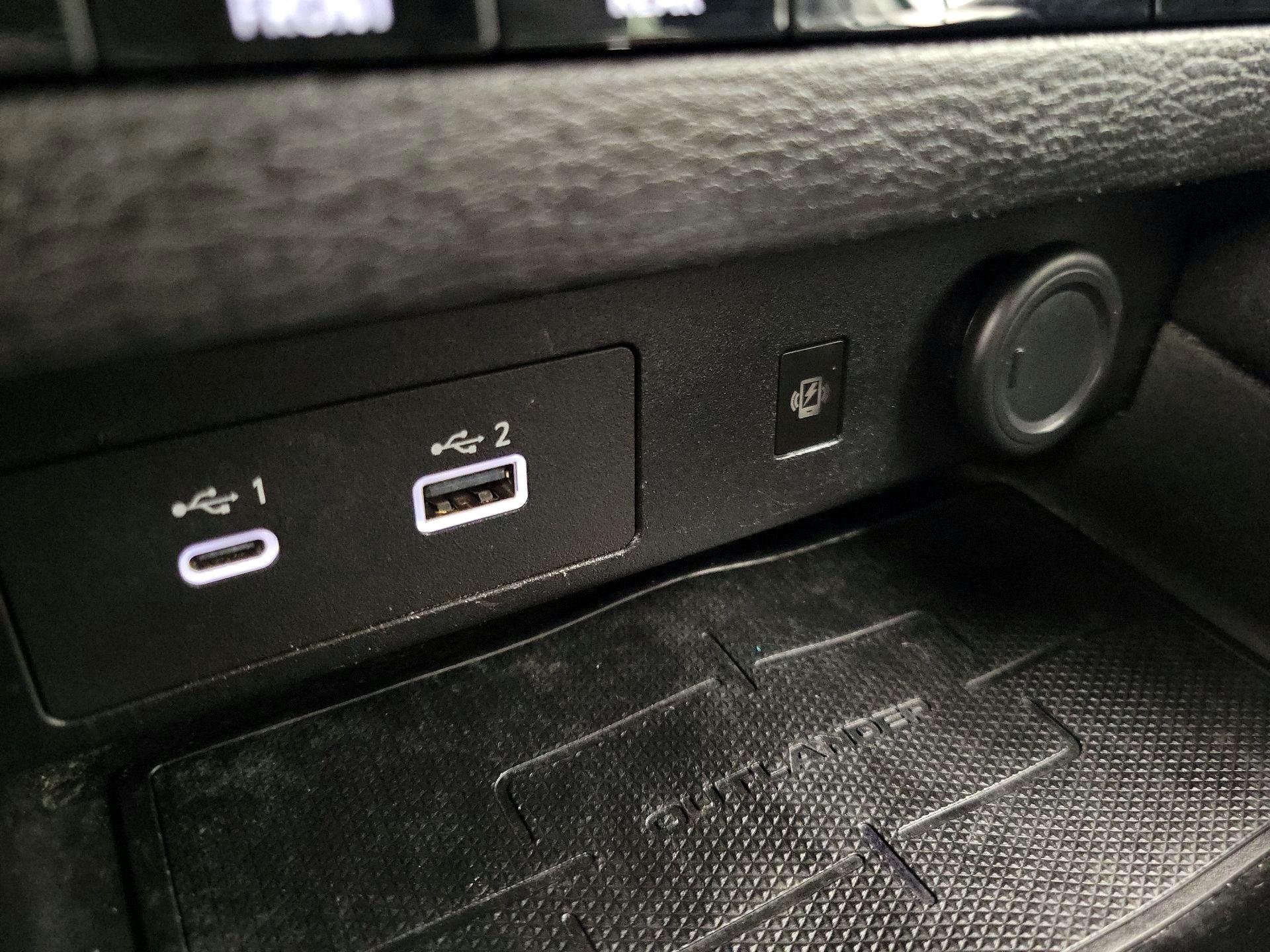 Thumbnail: 2022 Mitsubishi Outlander - 19