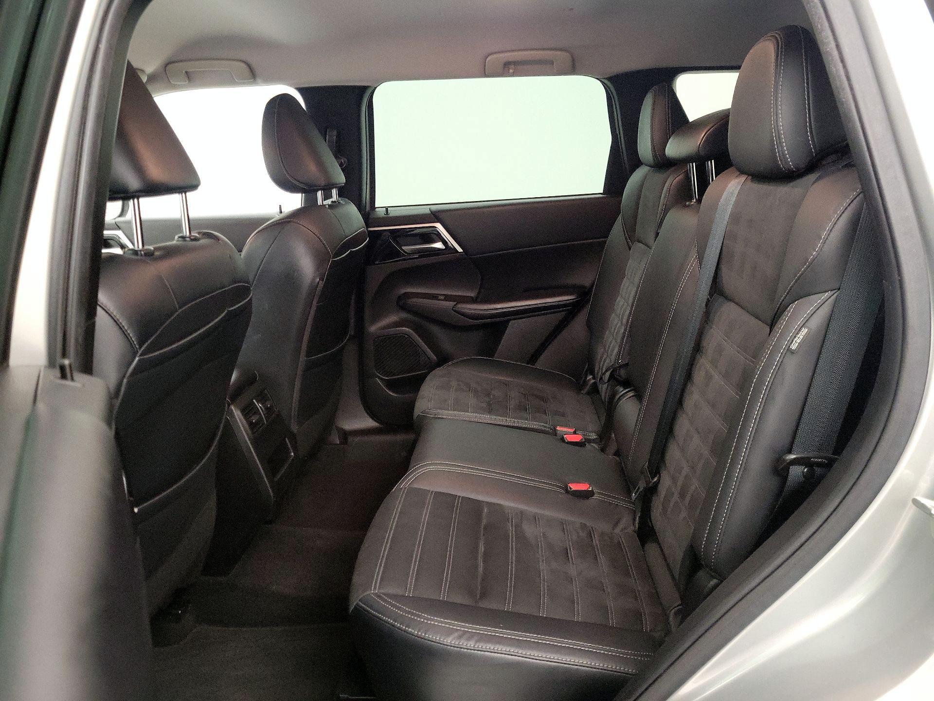 Thumbnail: 2022 Mitsubishi Outlander - 20