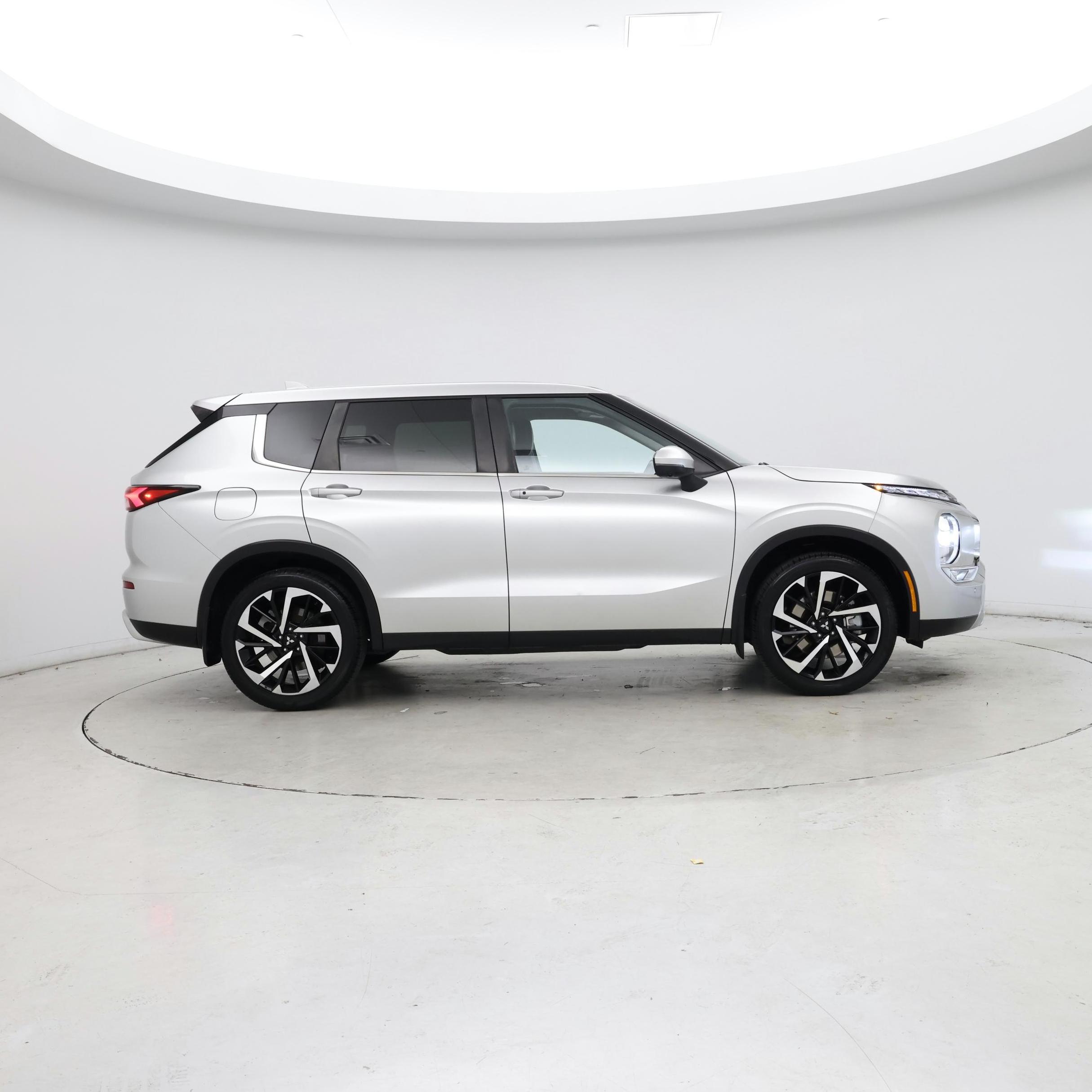 Thumbnail: 2022 Mitsubishi Outlander - 7