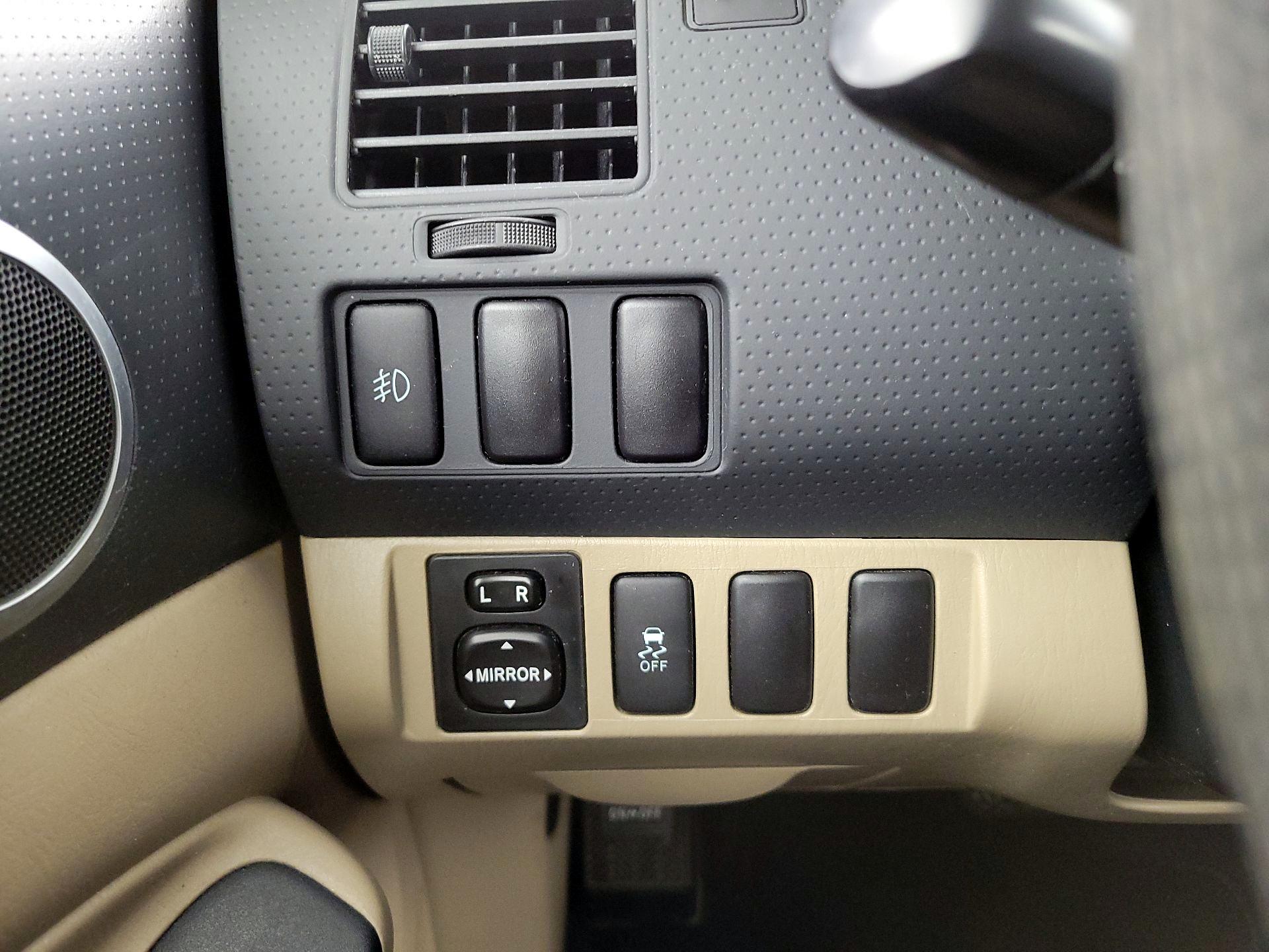 Thumbnail: 2015 Toyota Tacoma - 13