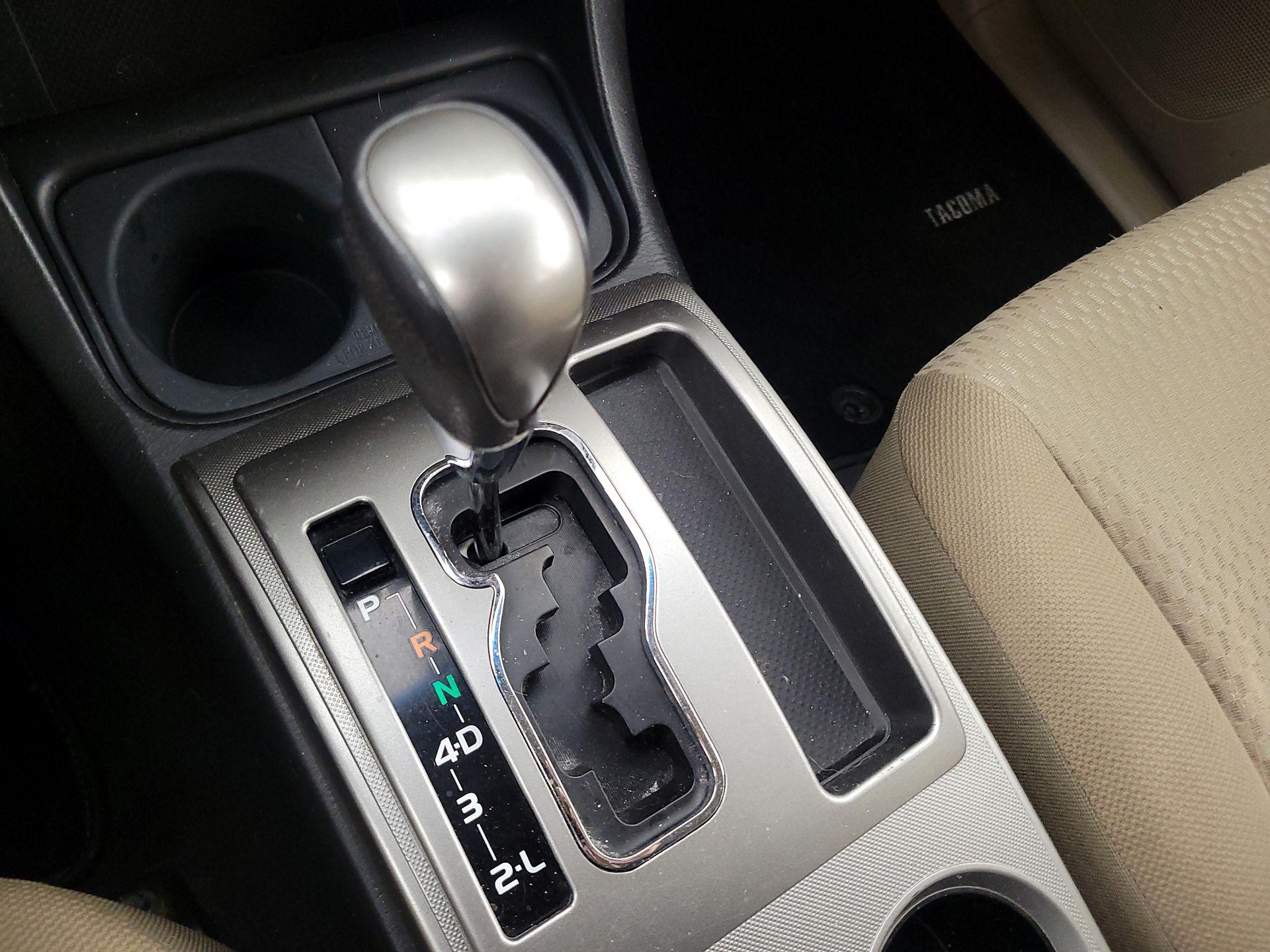 Thumbnail: 2015 Toyota Tacoma - 17