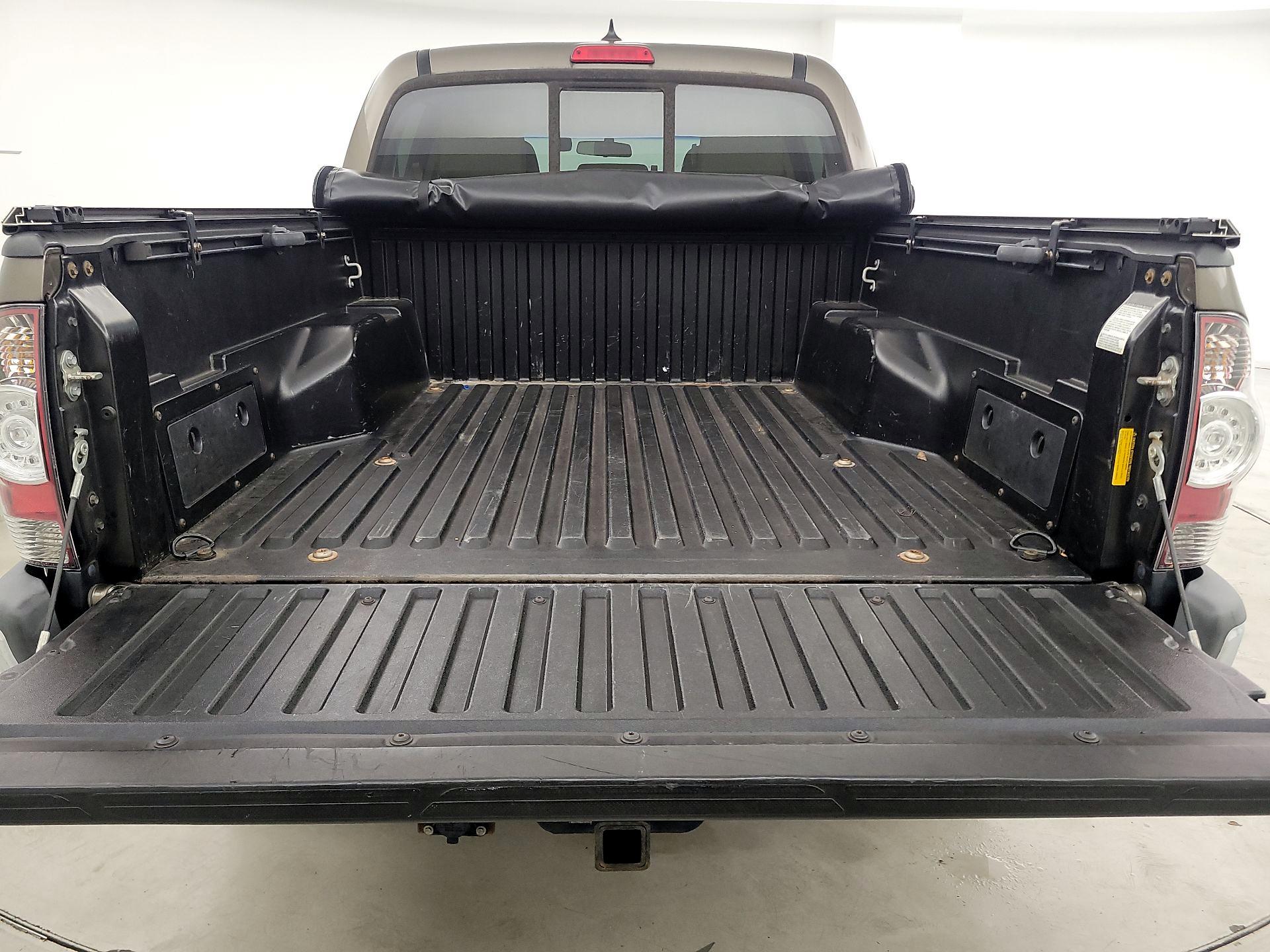 Thumbnail: 2015 Toyota Tacoma - 20