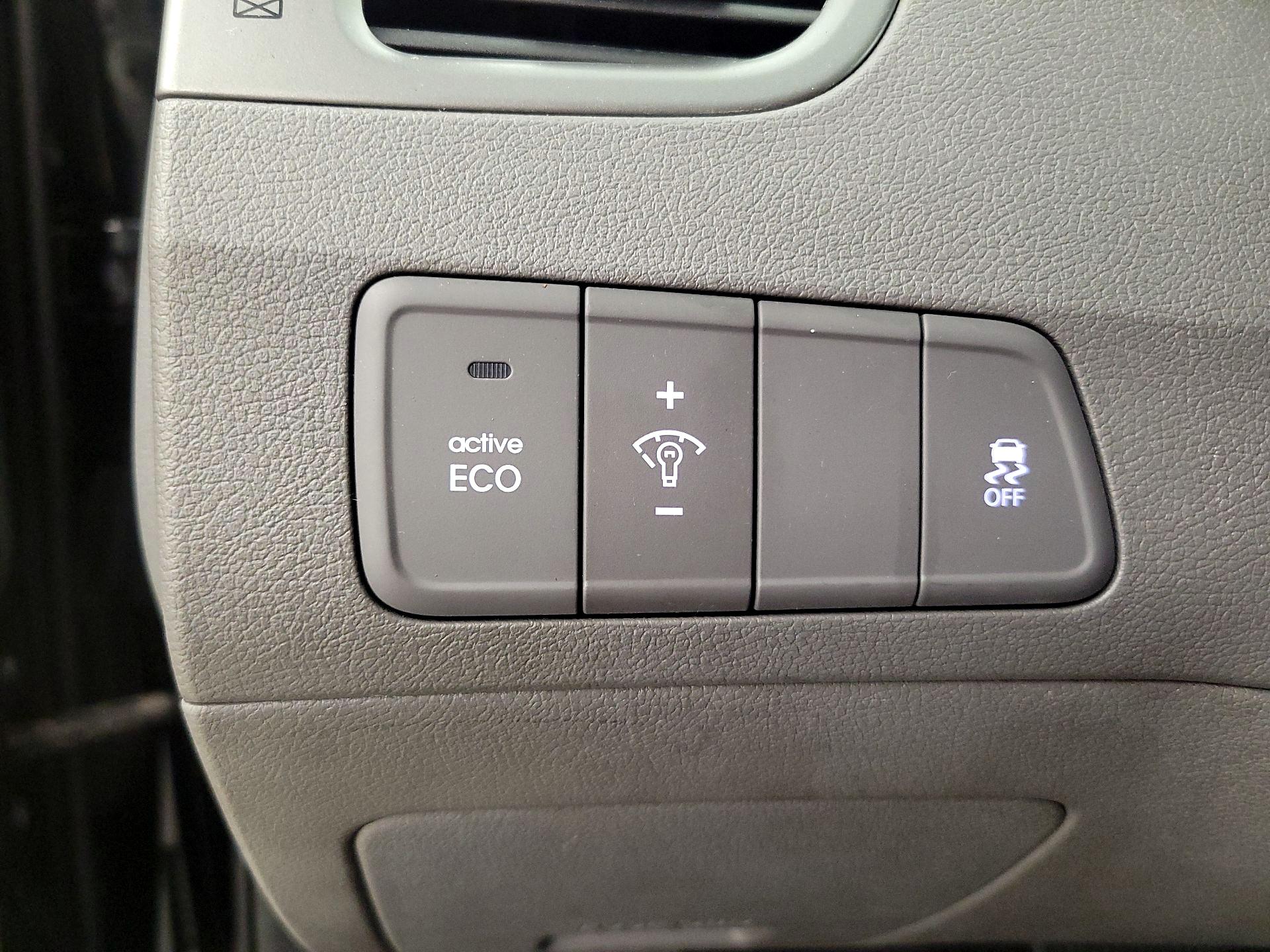 Thumbnail: 2015 Hyundai Elantra - 13