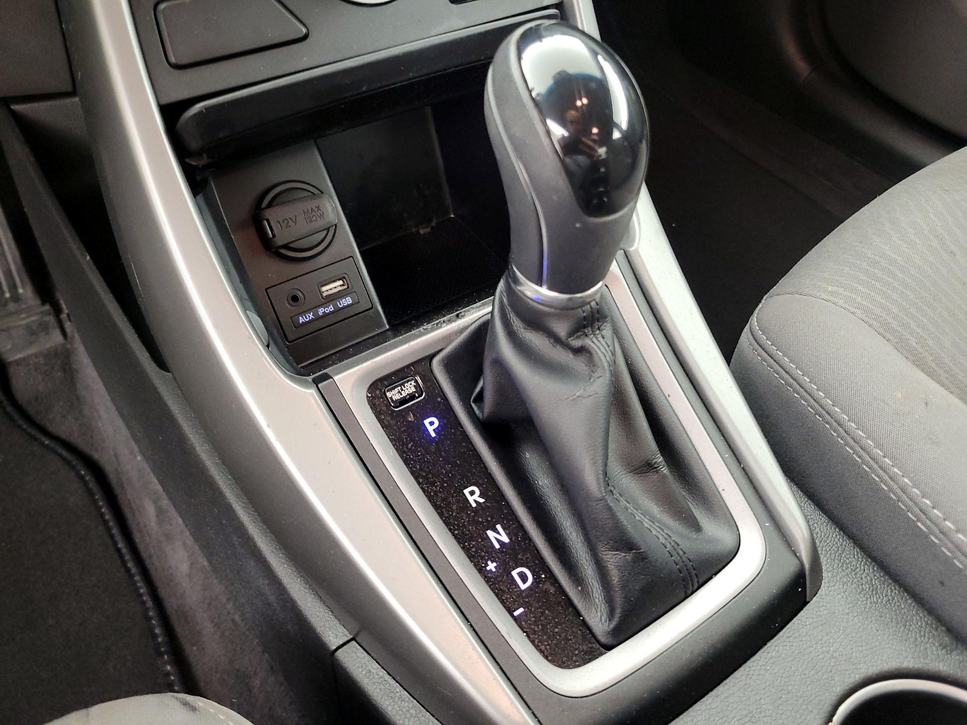 Thumbnail: 2015 Hyundai Elantra - 17