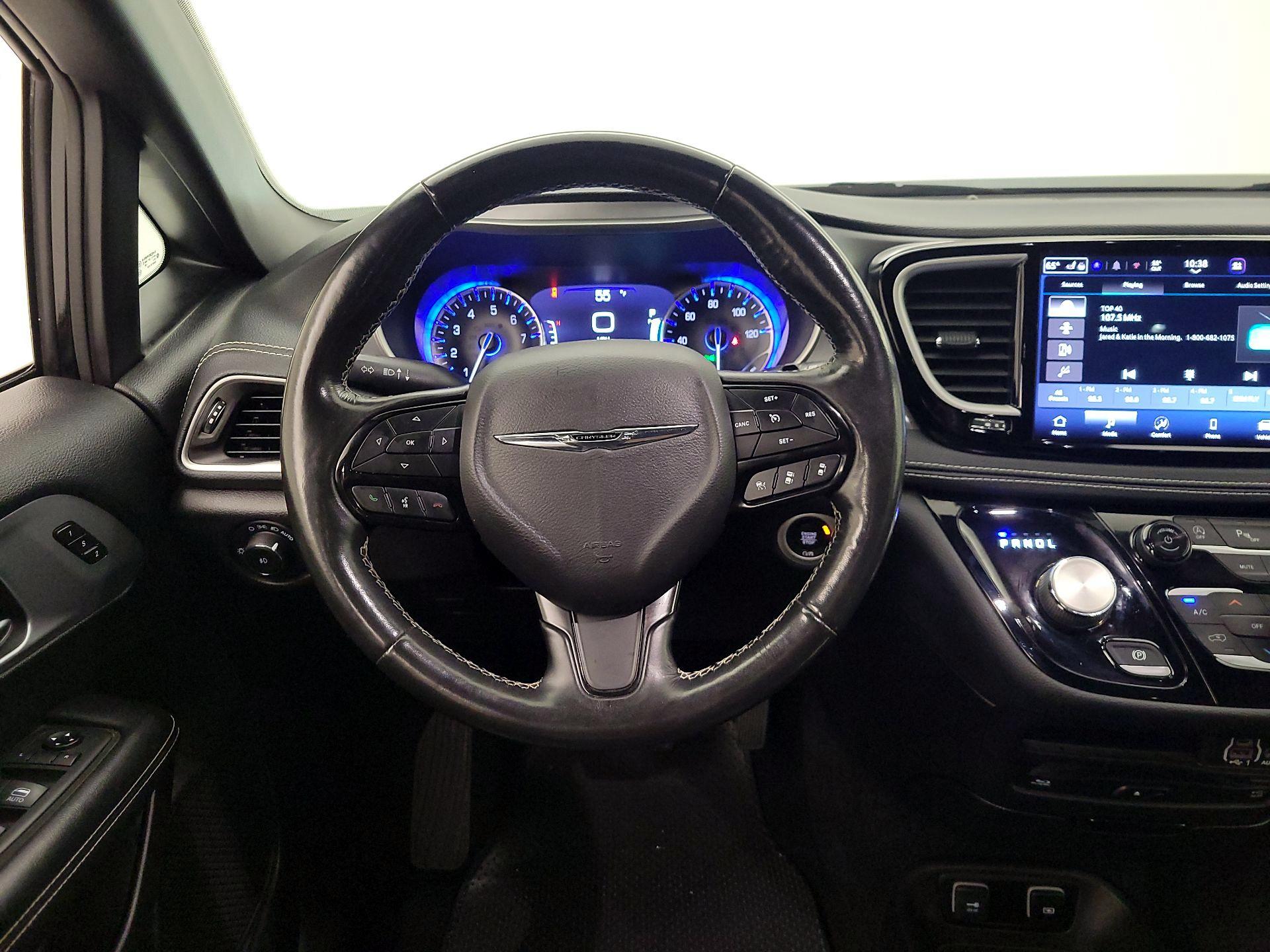 Thumbnail: 2021 Chrysler Pacifica - 10