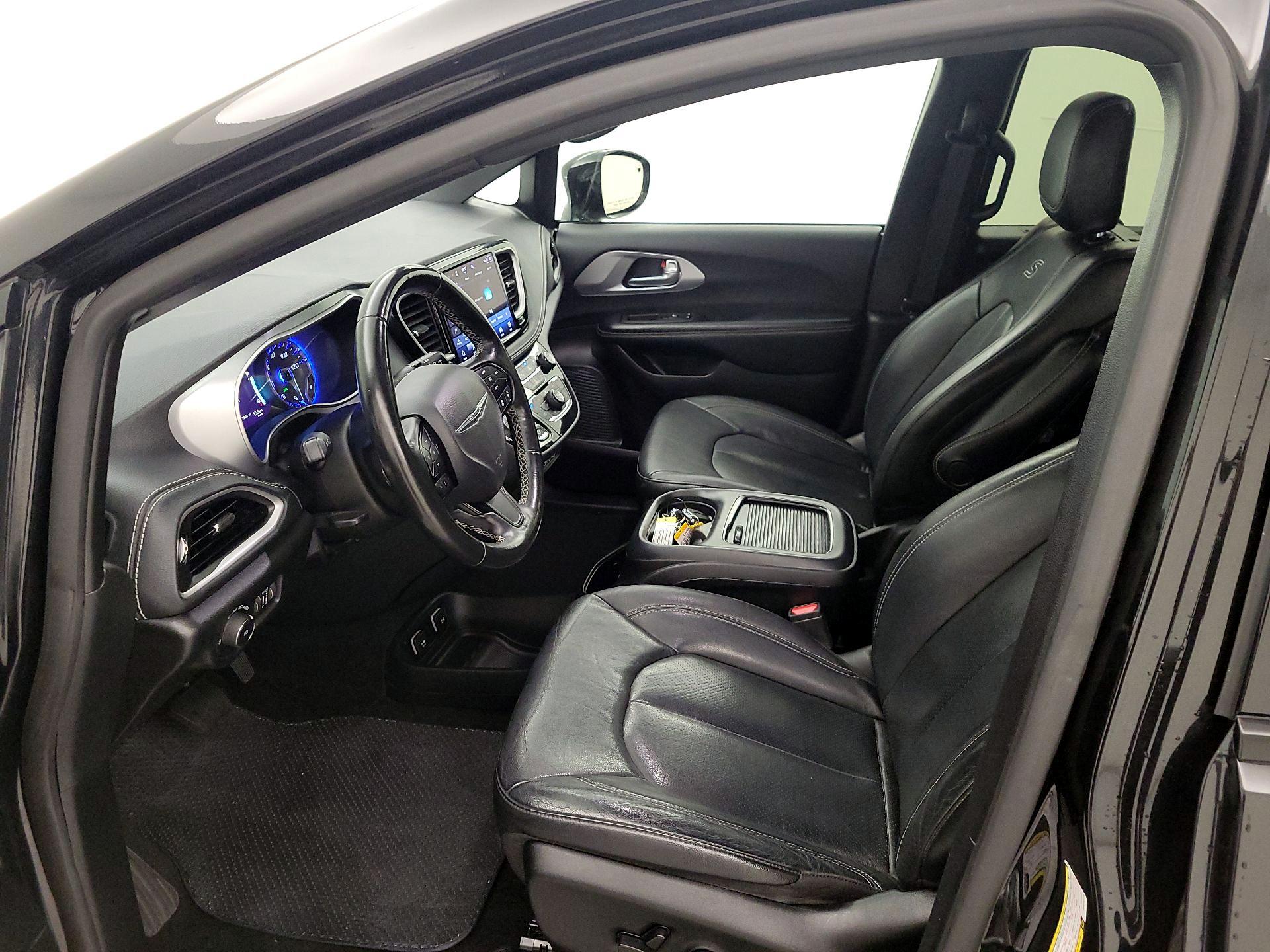 Thumbnail: 2021 Chrysler Pacifica - 11