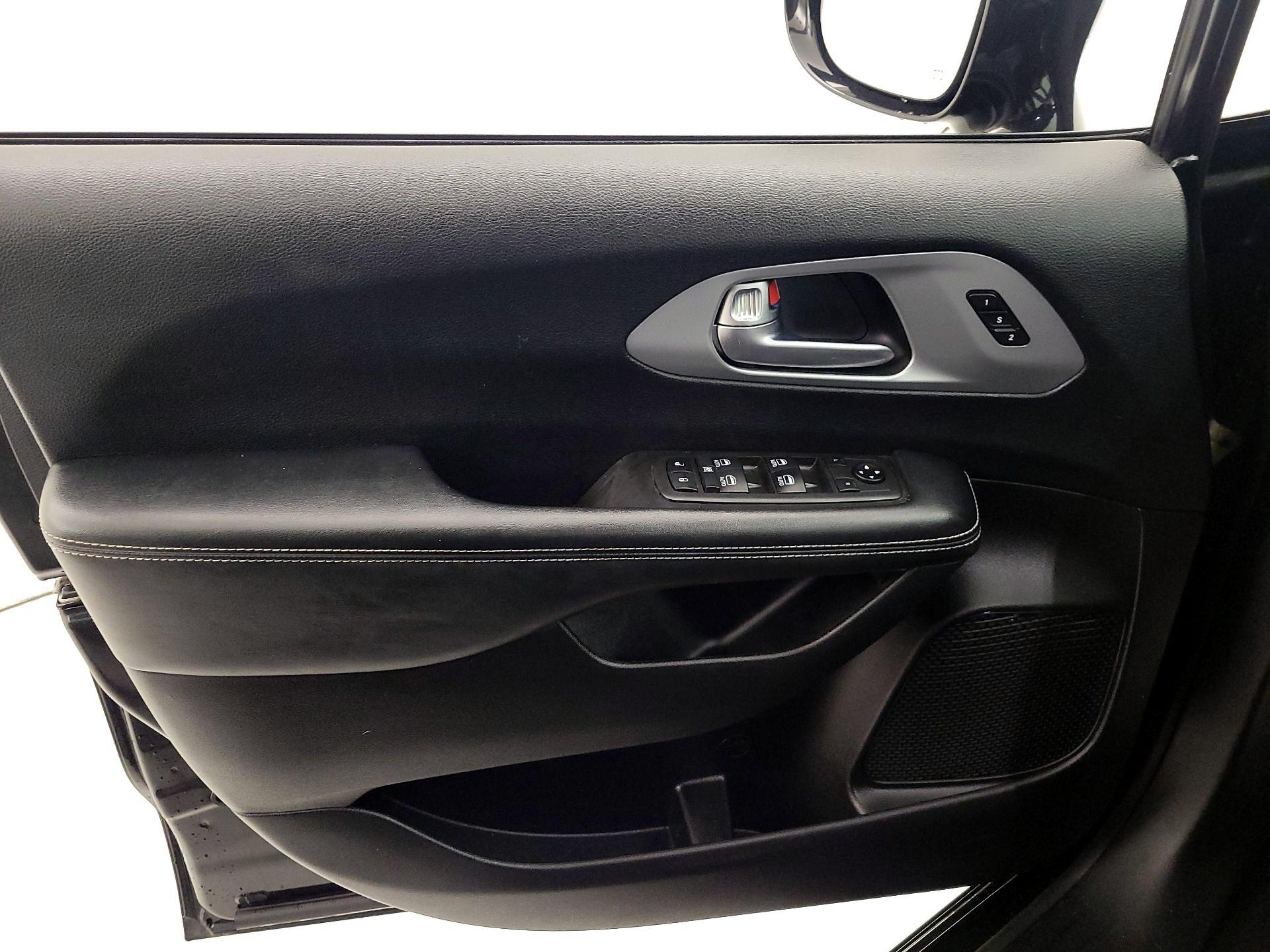 Thumbnail: 2021 Chrysler Pacifica - 12