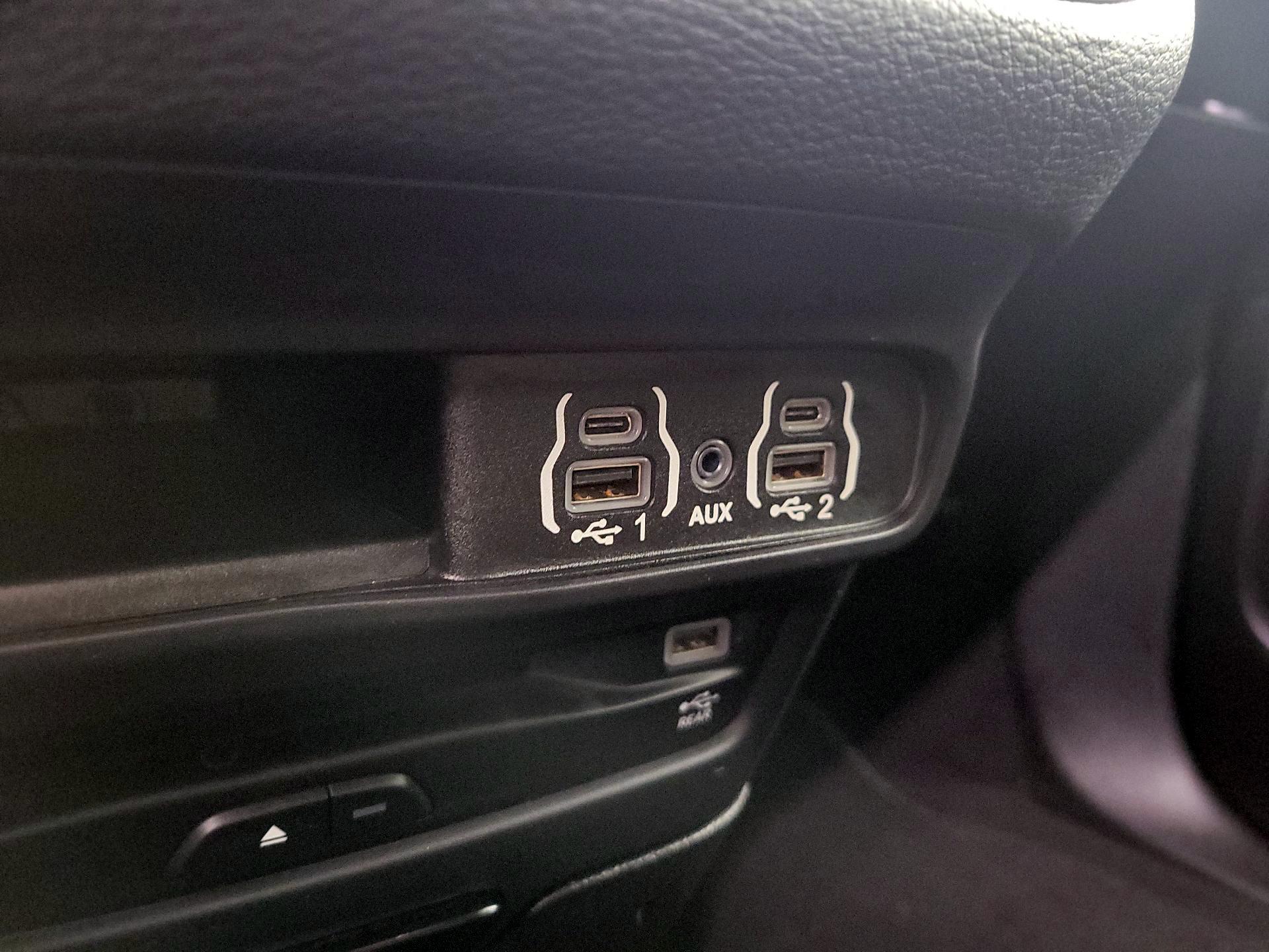 Thumbnail: 2021 Chrysler Pacifica - 18