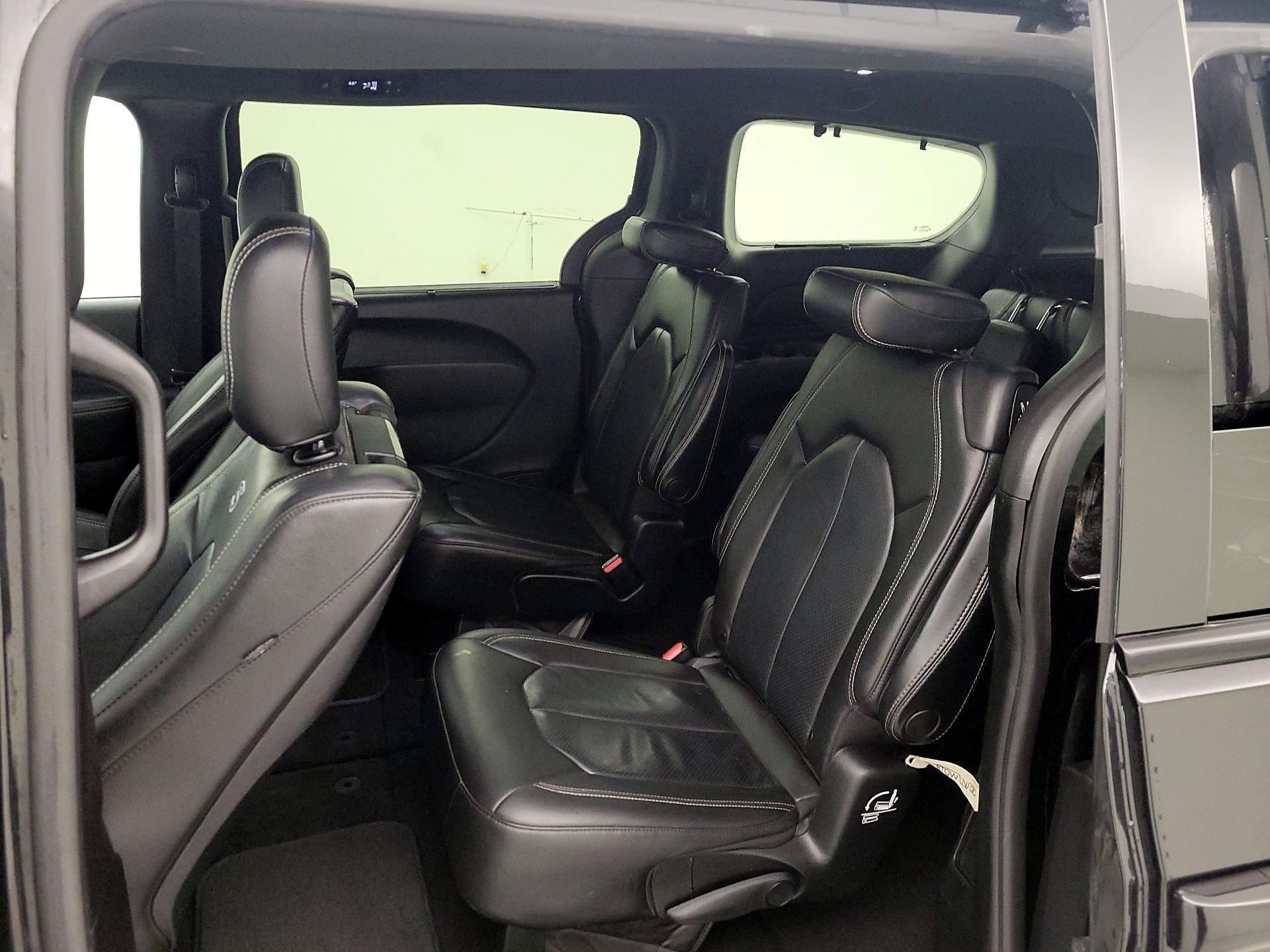 Thumbnail: 2021 Chrysler Pacifica - 19