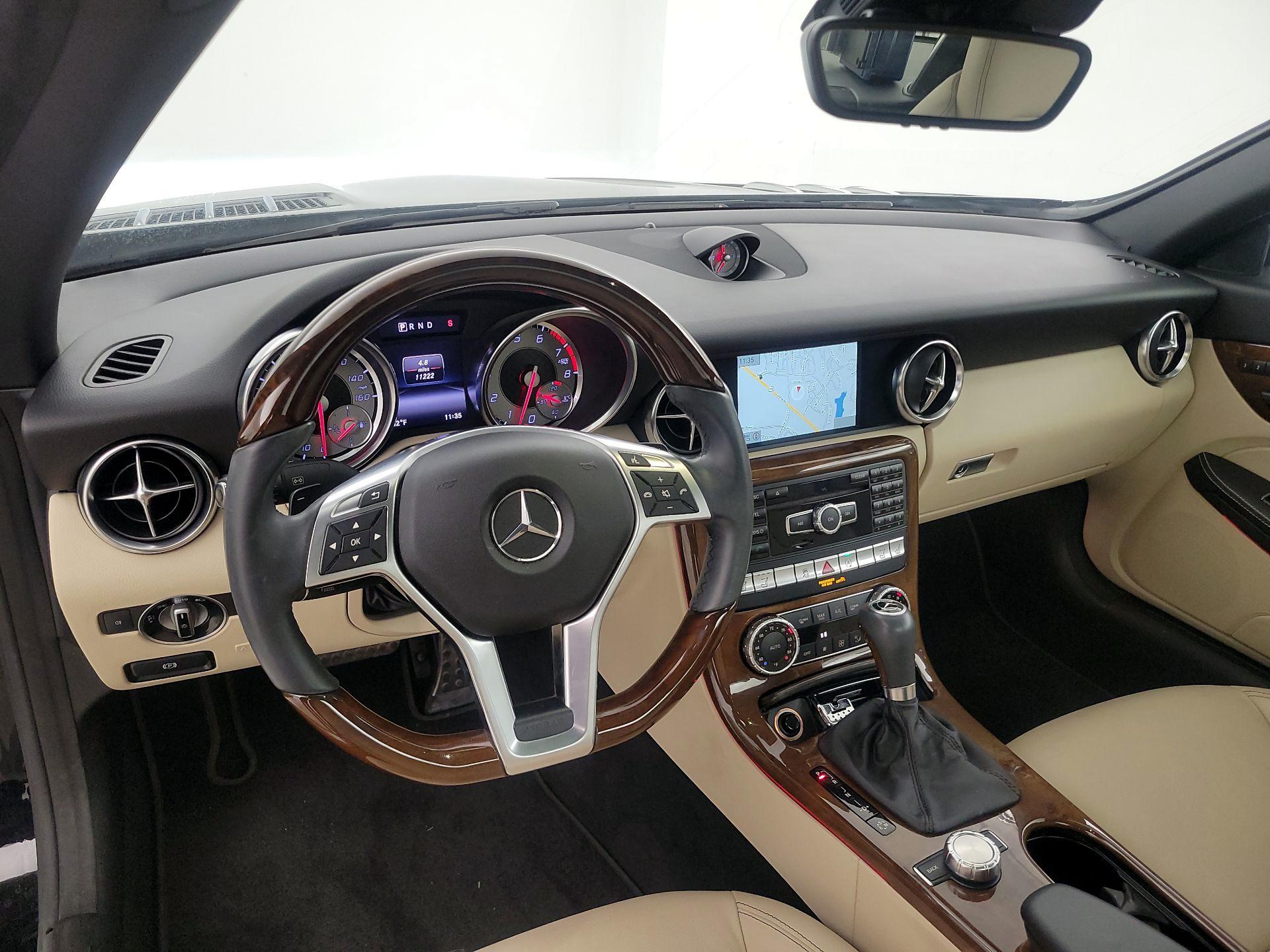 Thumbnail: 2016 Mercedes-Benz SLK - 9