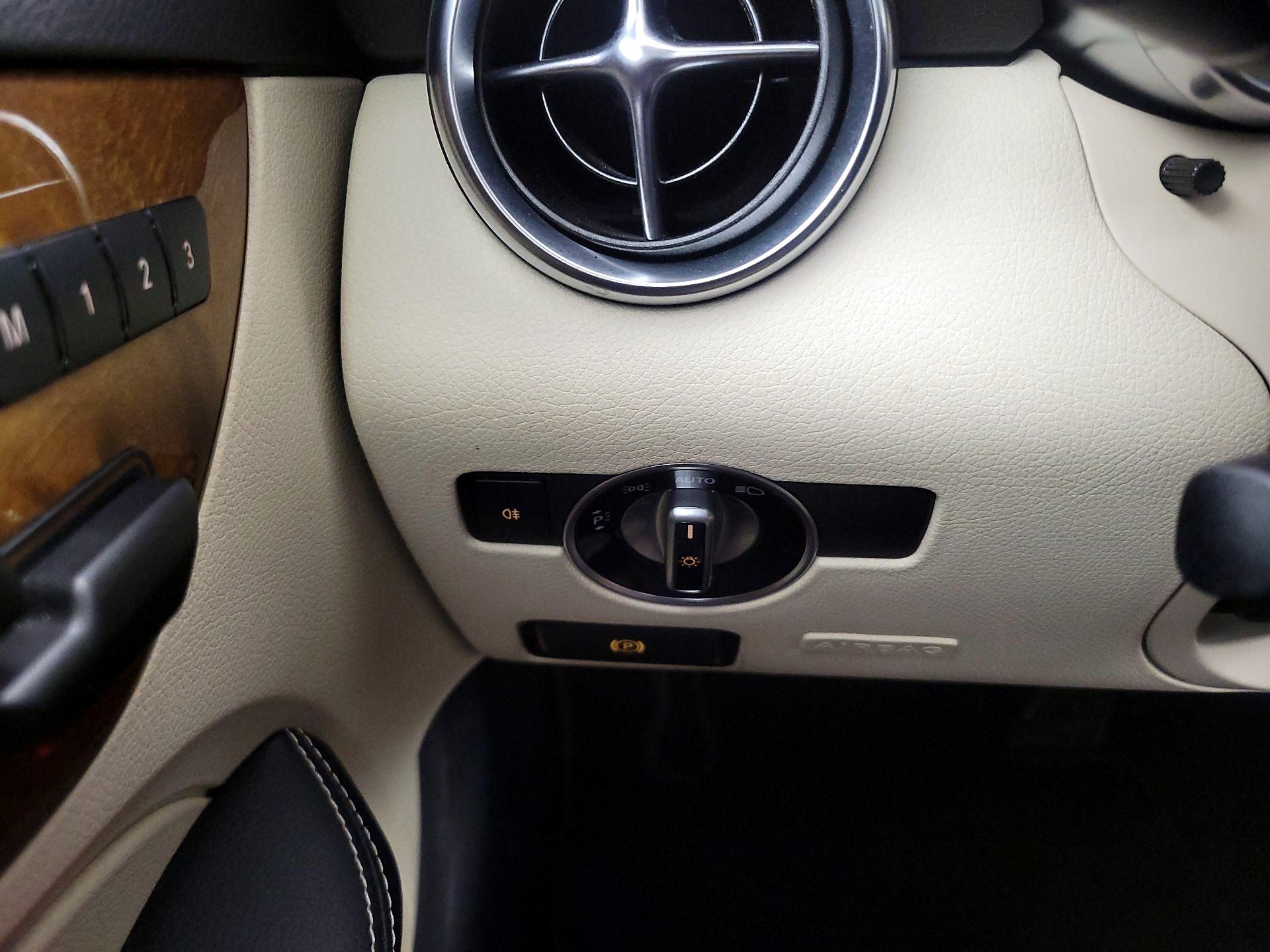 Thumbnail: 2016 Mercedes-Benz SLK - 13