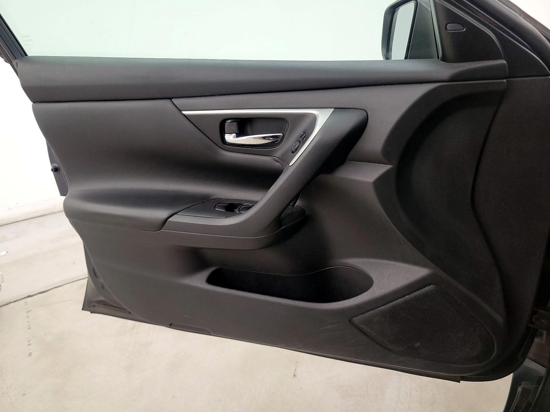 Thumbnail: 2018 Nissan Altima - 12