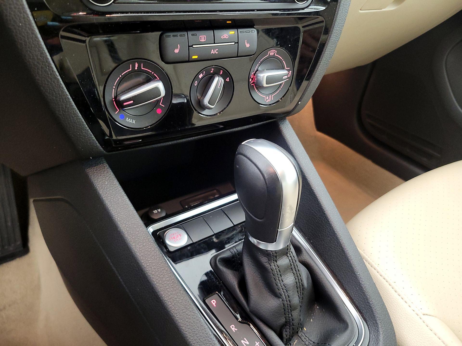 Thumbnail: 2016 Volkswagen Jetta - 17