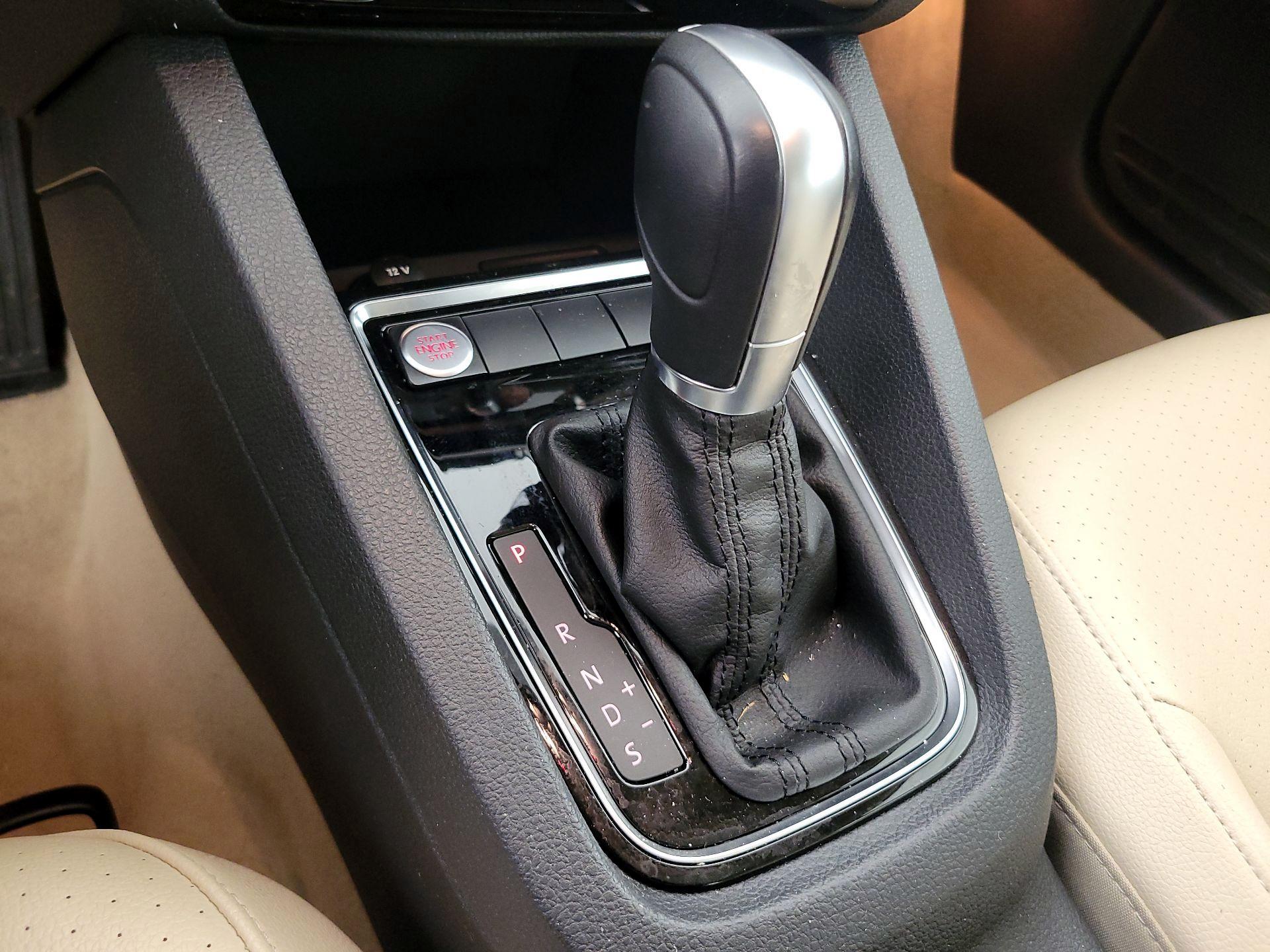 Thumbnail: 2016 Volkswagen Jetta - 18