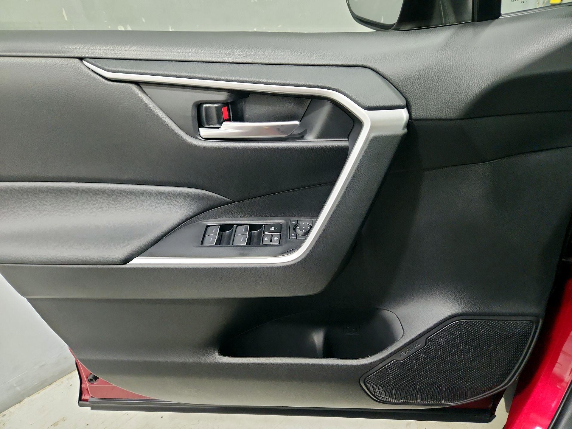 Thumbnail: 2025 Toyota RAV4 - 12