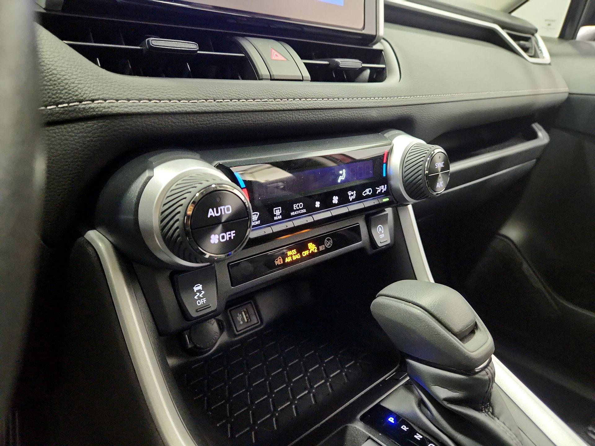 Thumbnail: 2025 Toyota RAV4 - 17